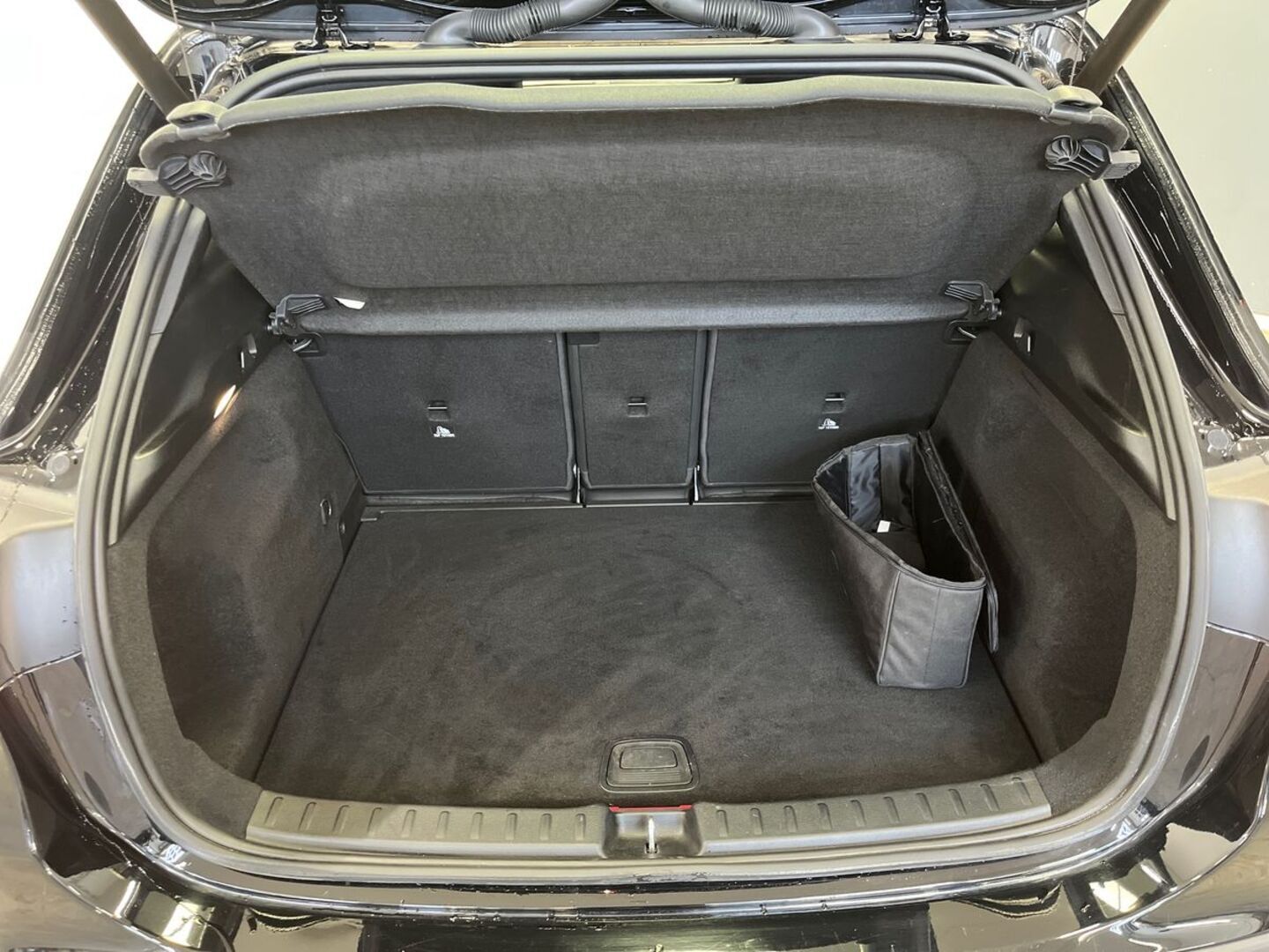 MERCEDES-BENZ GLA 11