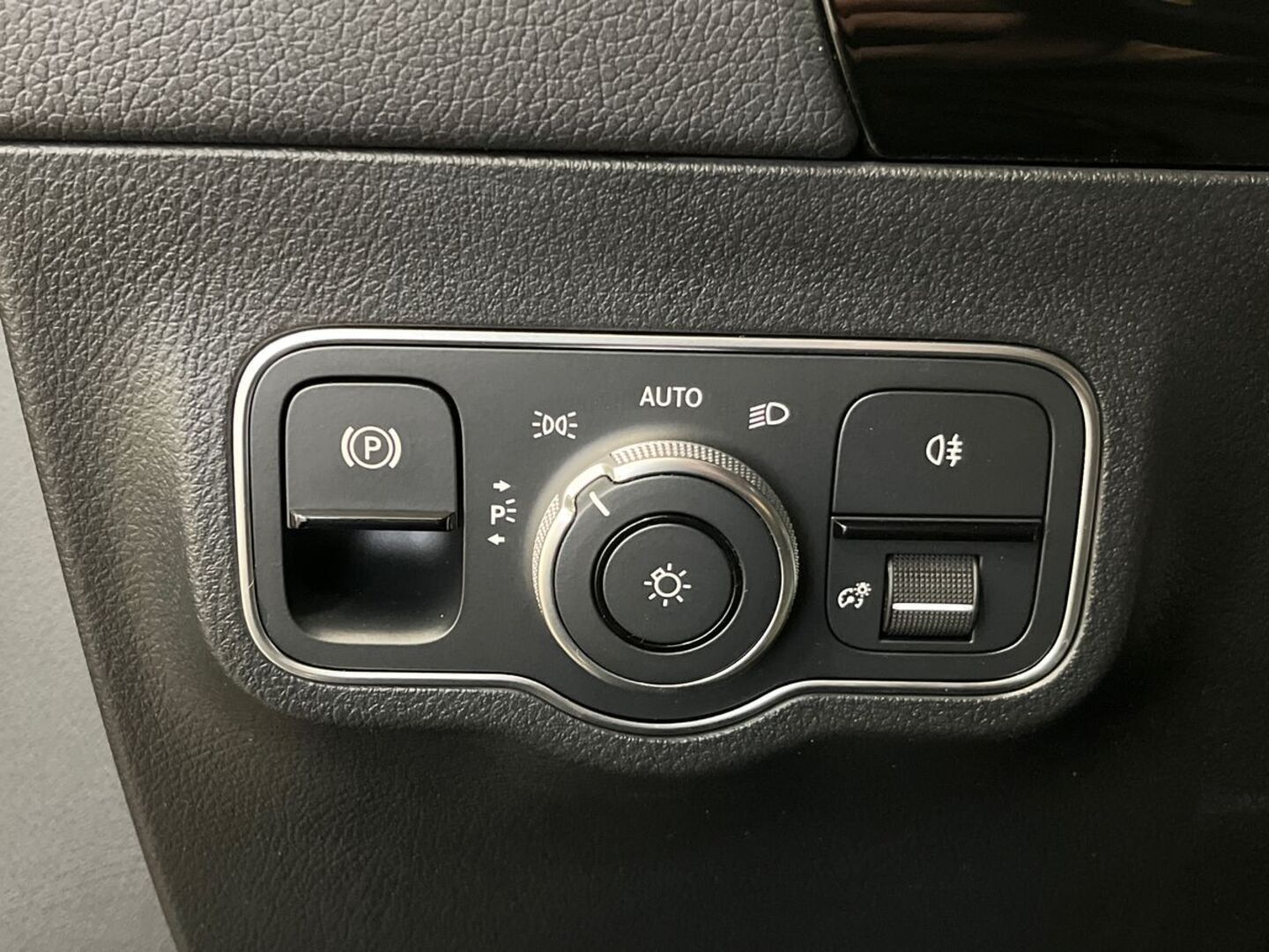 MERCEDES-BENZ GLA 17