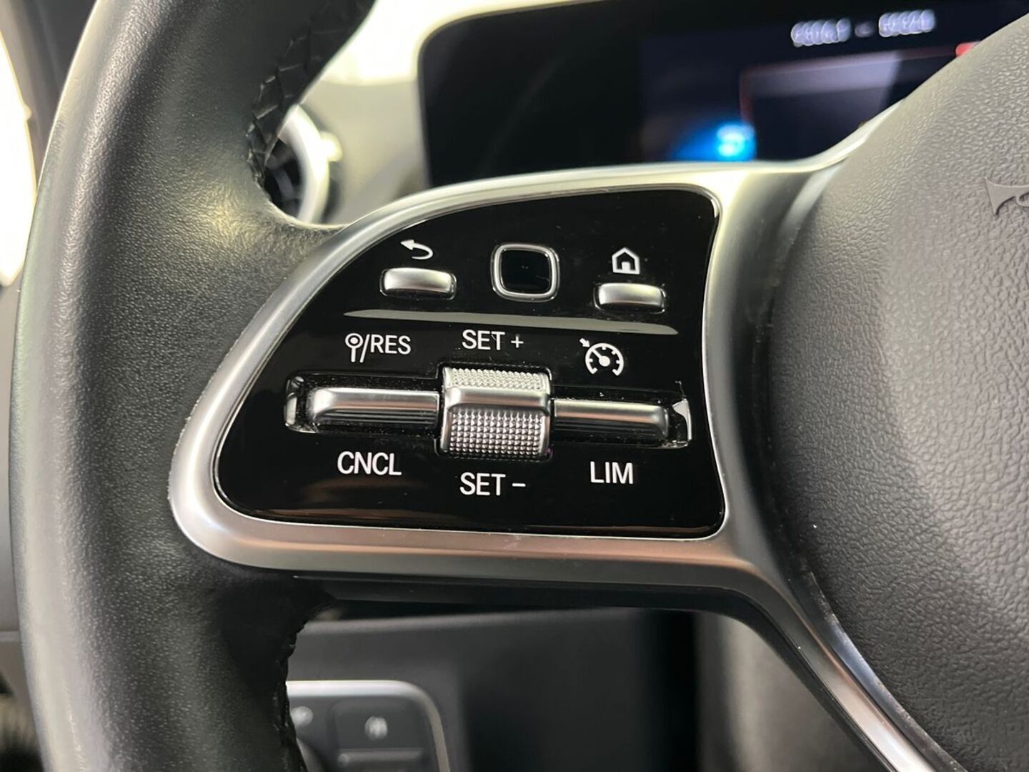 MERCEDES-BENZ GLA 18