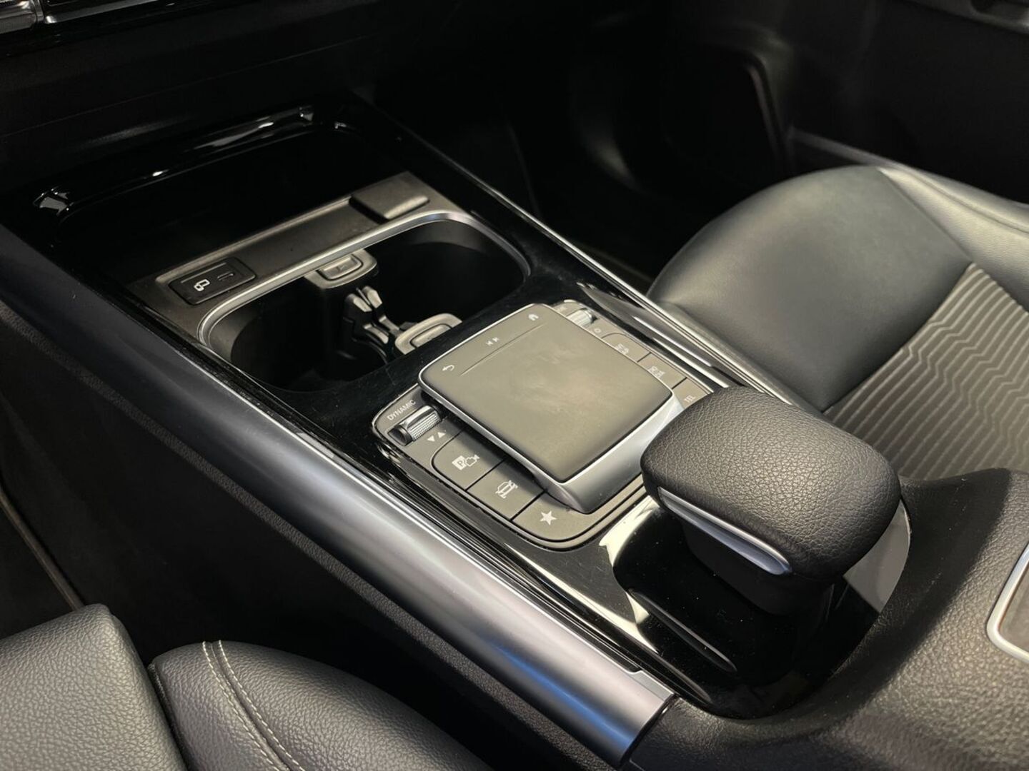 MERCEDES-BENZ GLA 21