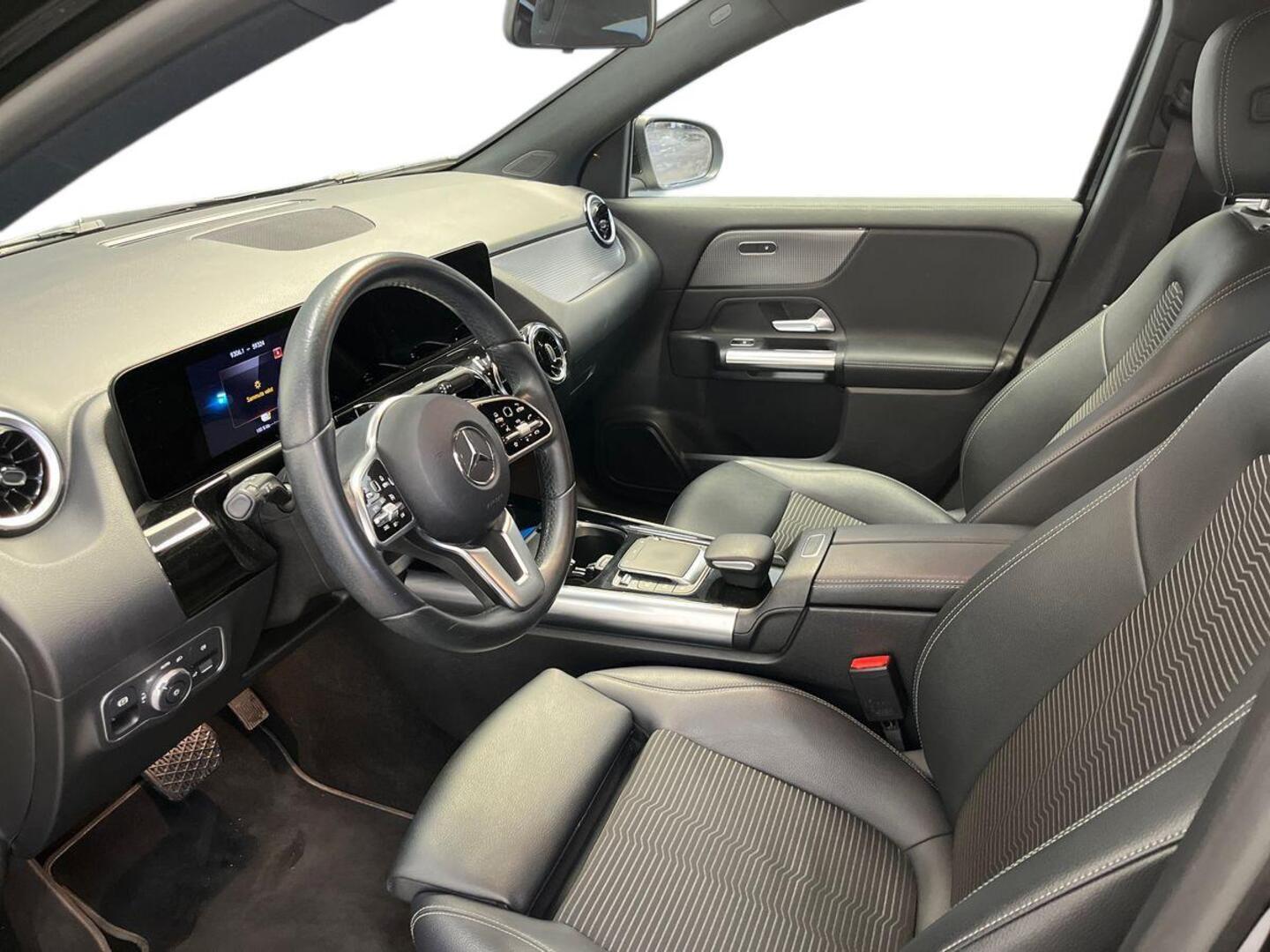 MERCEDES-BENZ GLA 7