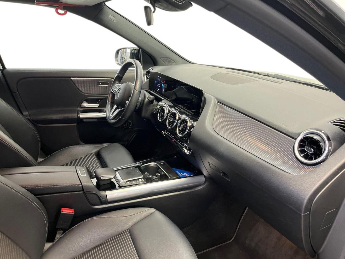 MERCEDES-BENZ GLA 9