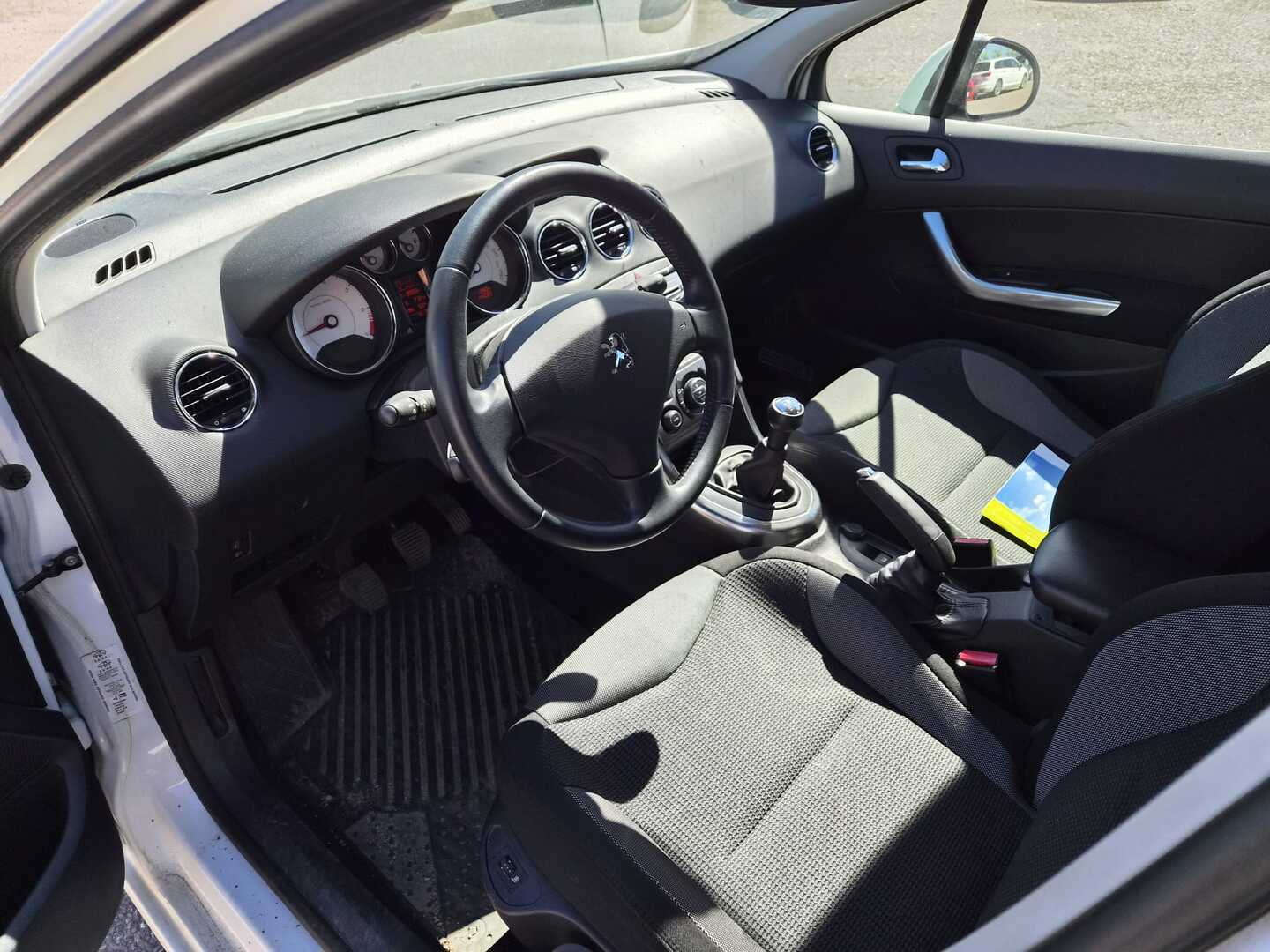 PEUGEOT 308 2011