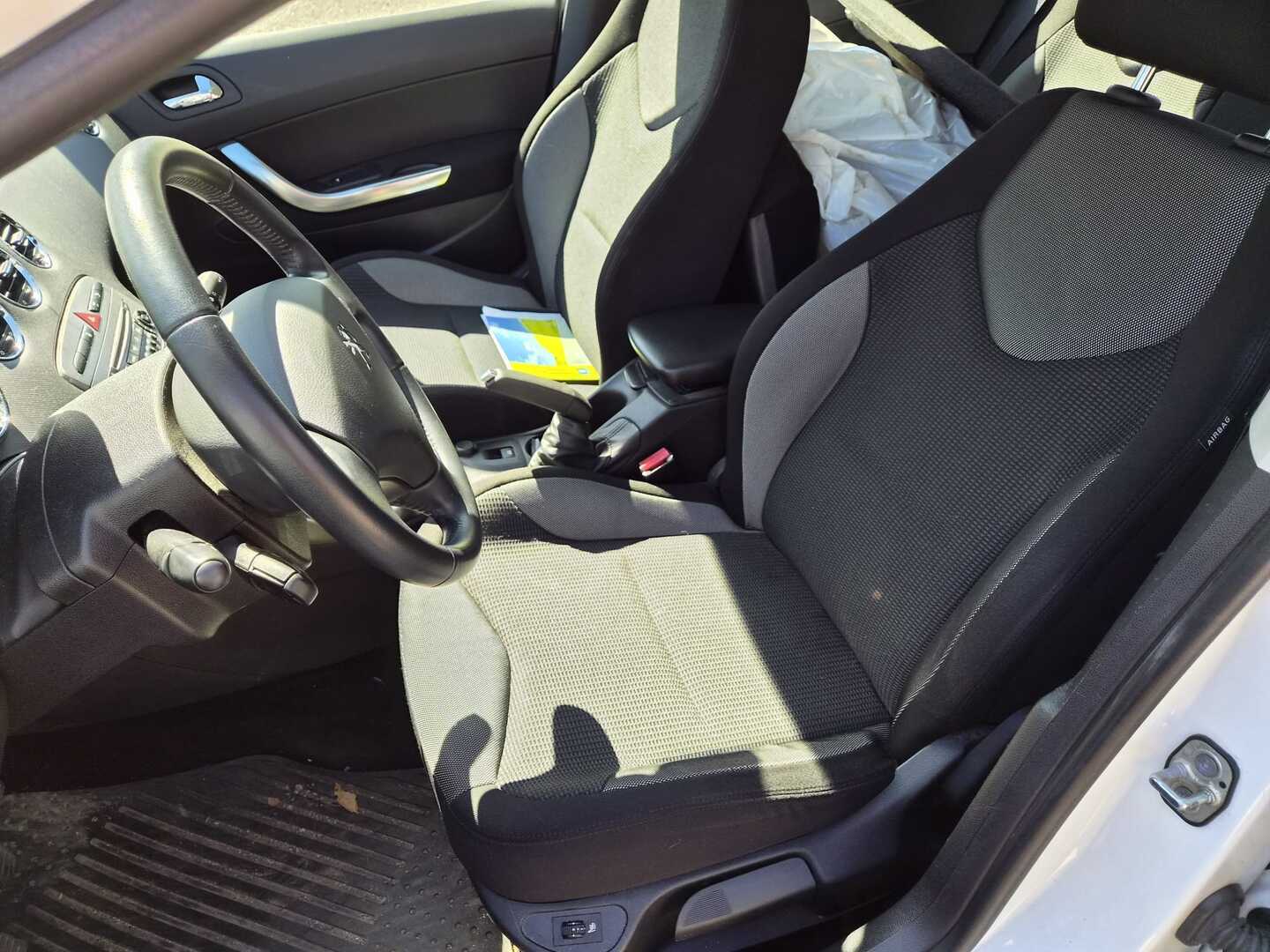 PEUGEOT 308 2011