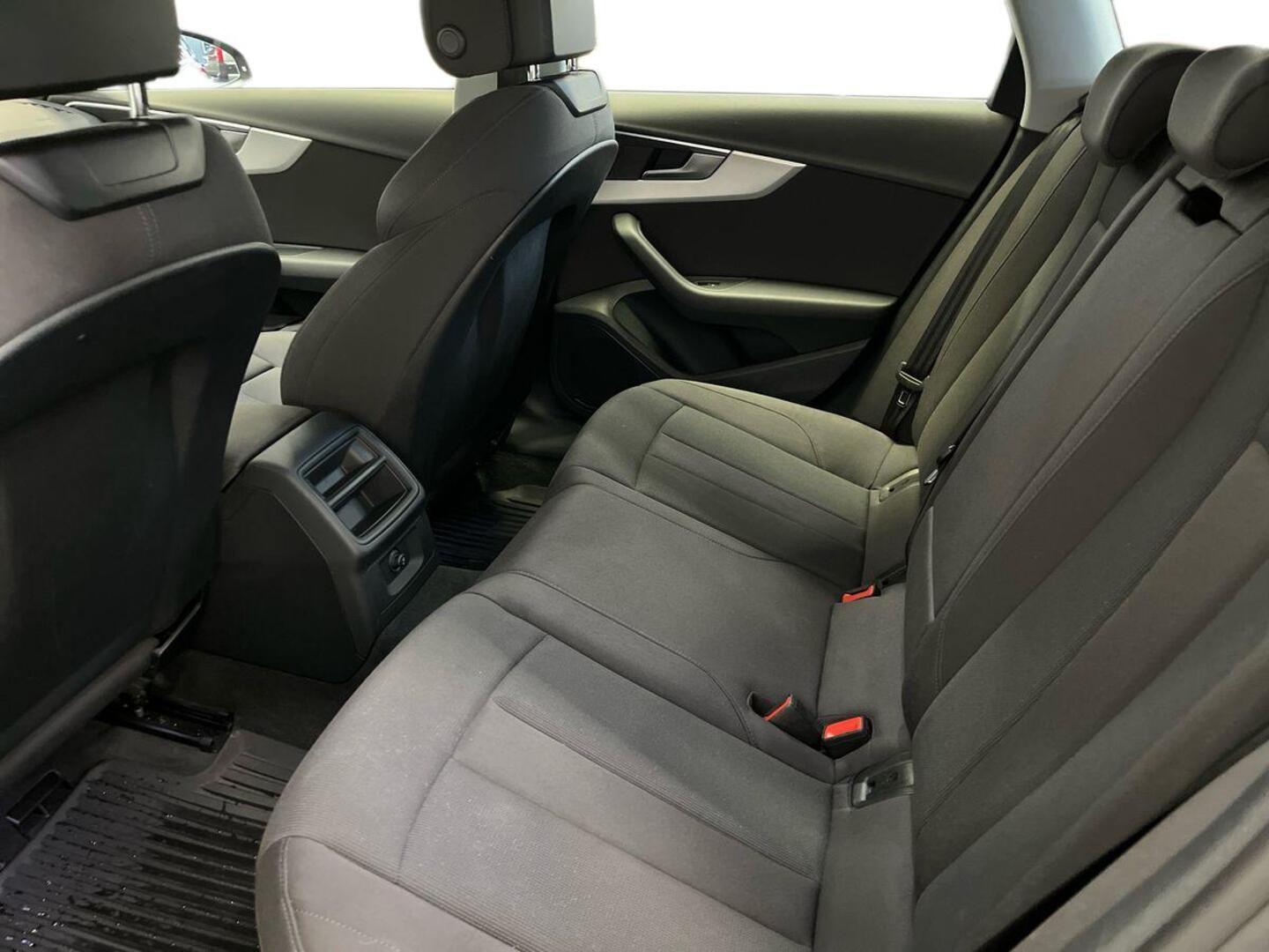 AUDI A4 2021