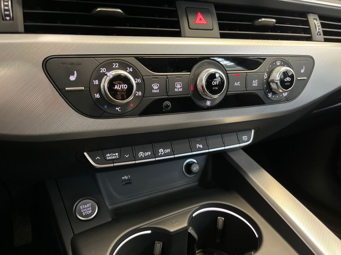 AUDI A4 2021