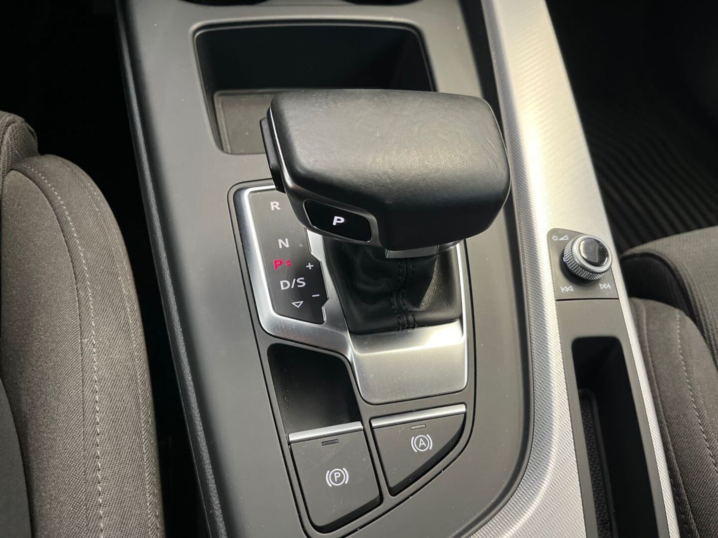 AUDI A4 2021