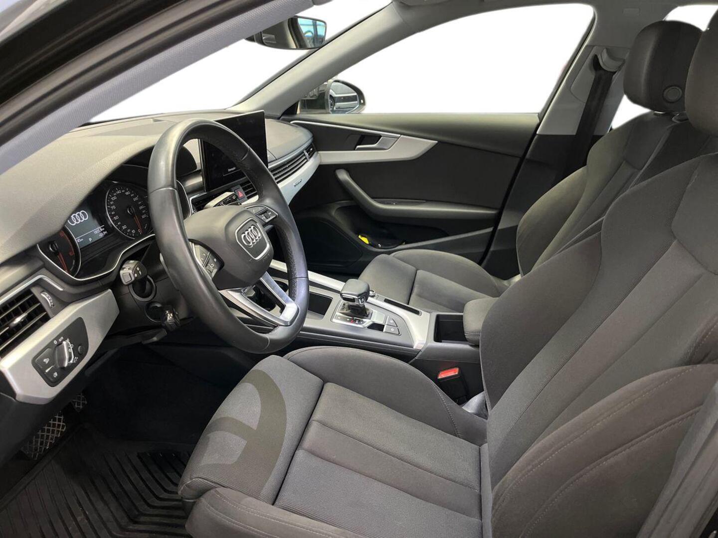 AUDI A4 2021