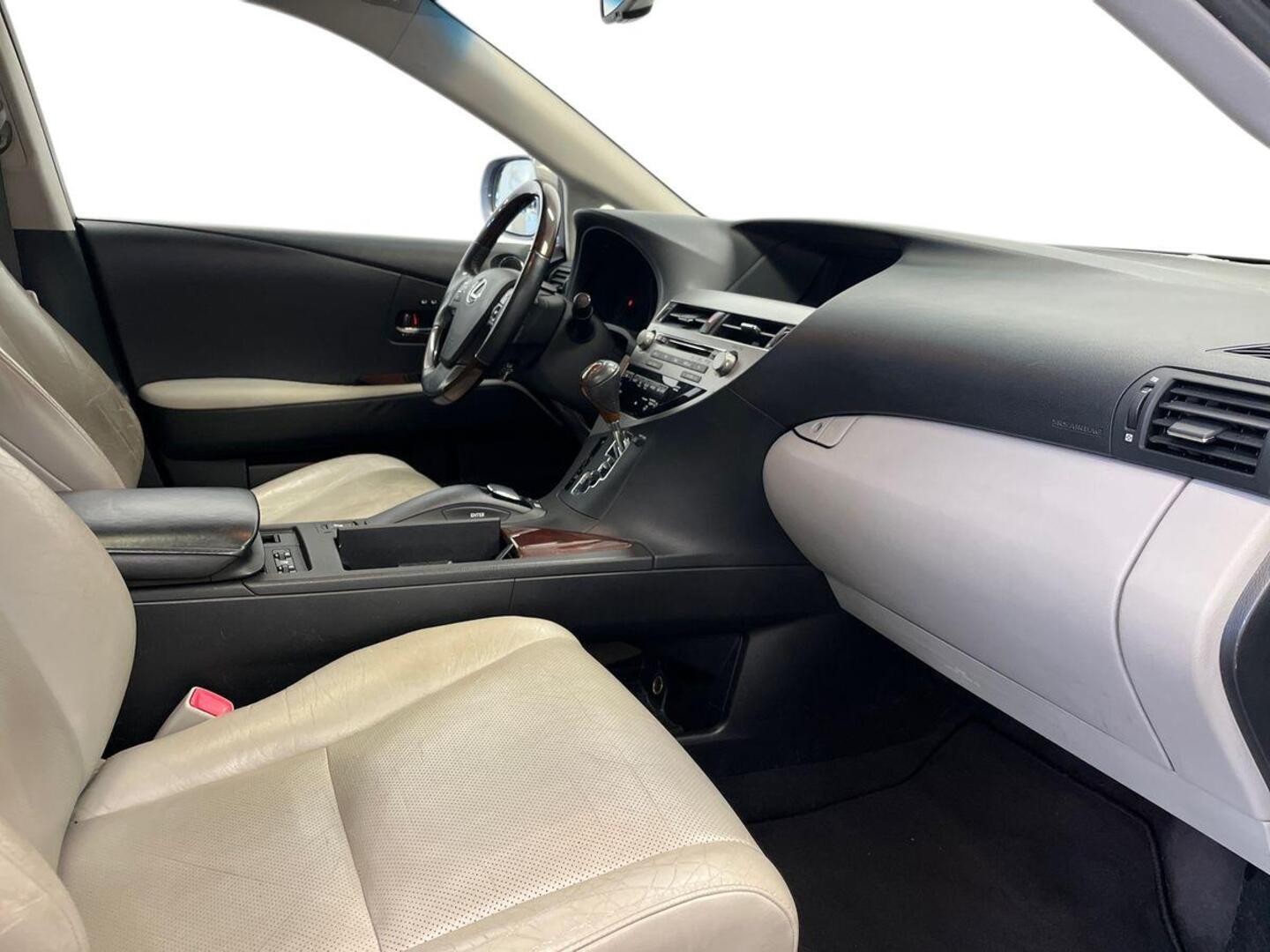 LEXUS RX 9