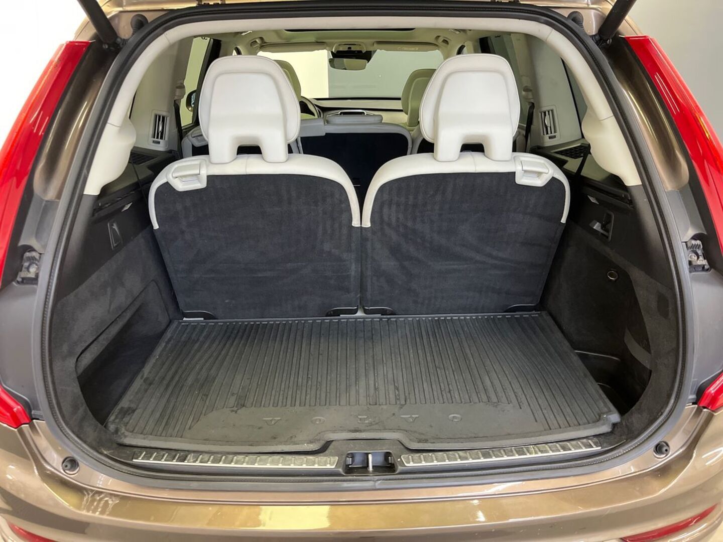 VOLVO XC90 11