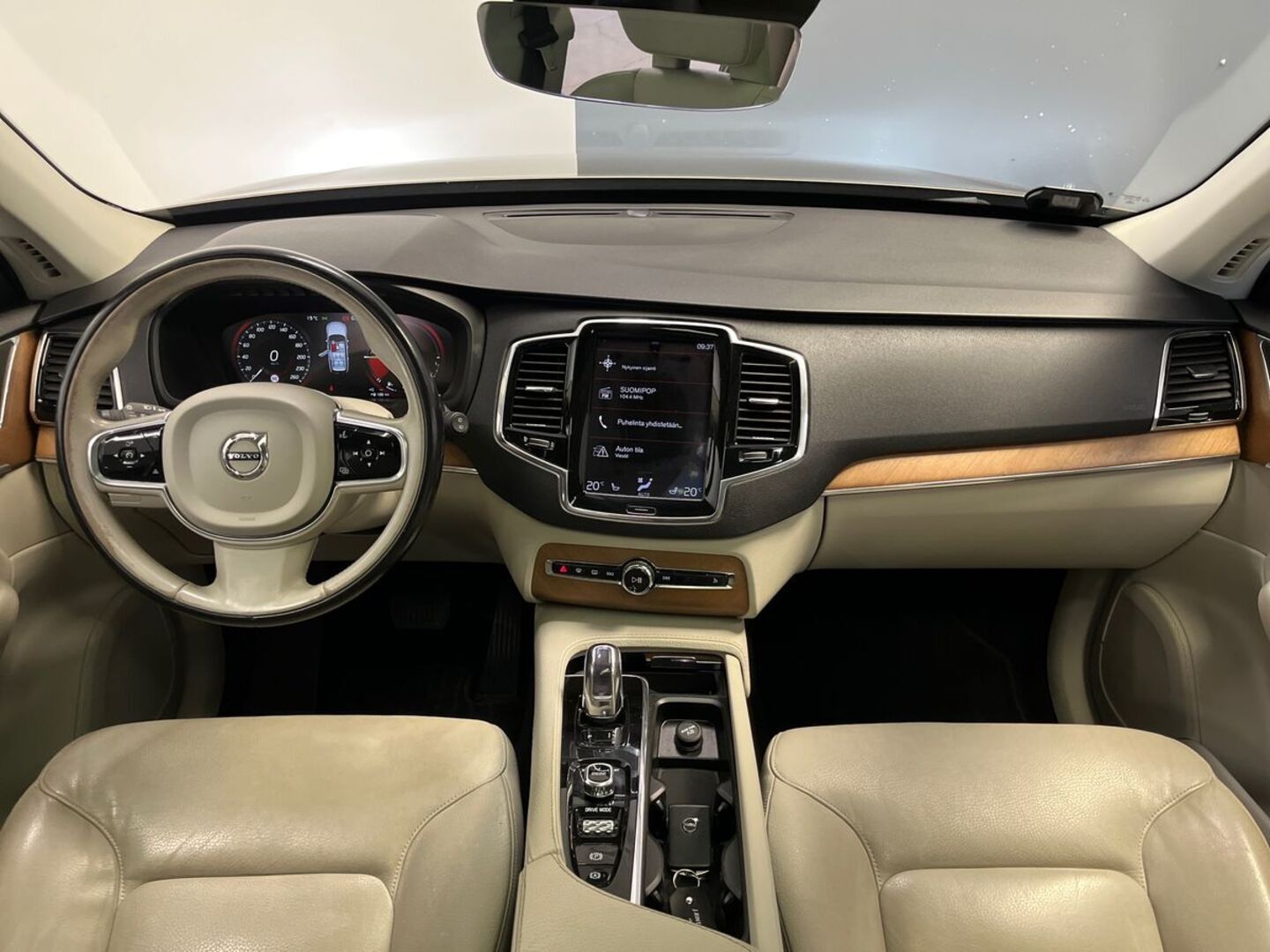 VOLVO XC90 21