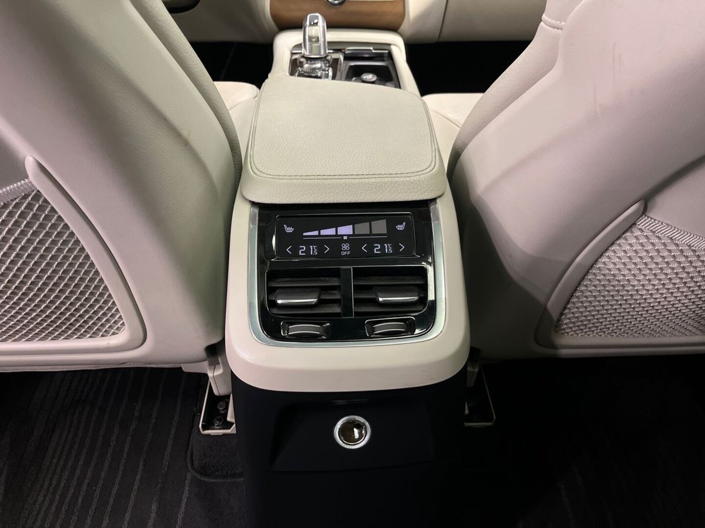 VOLVO XC90 22