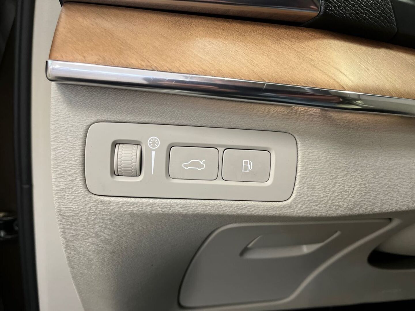 VOLVO XC90 24