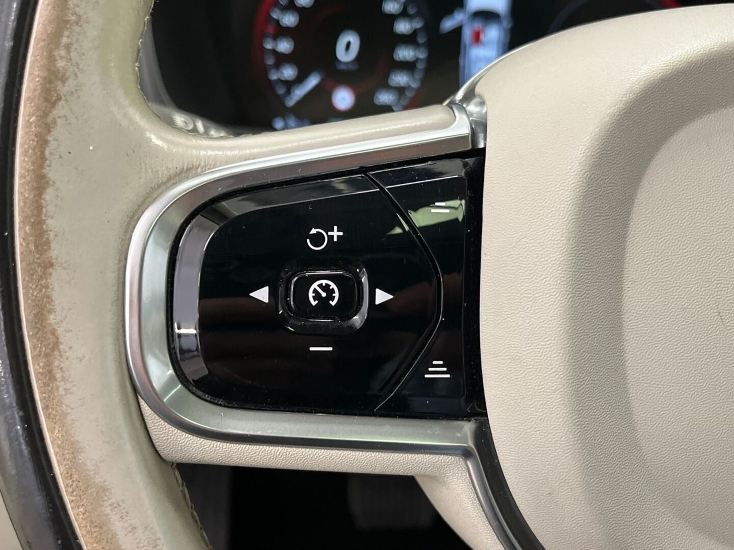 VOLVO XC90 25