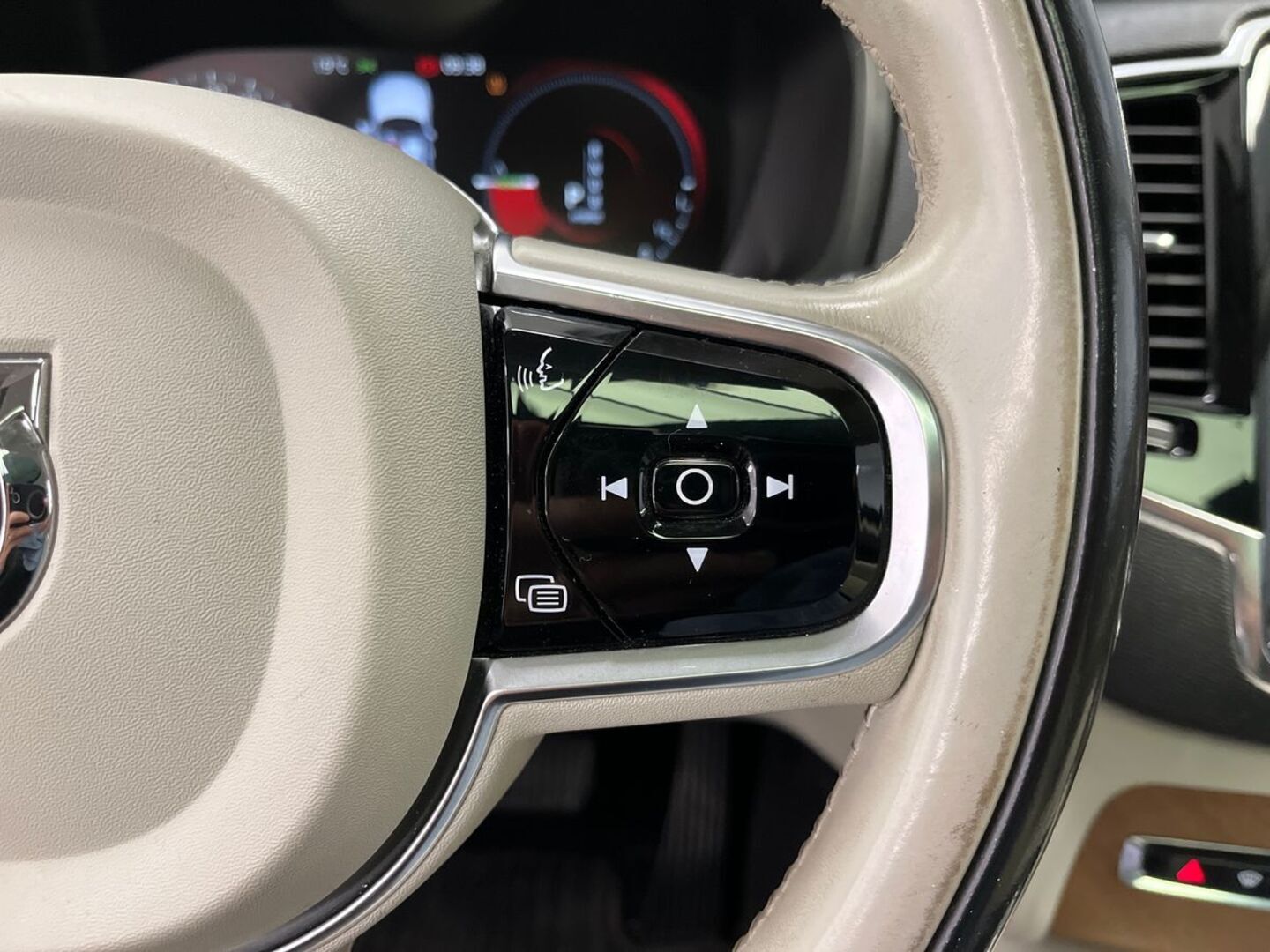 VOLVO XC90 26