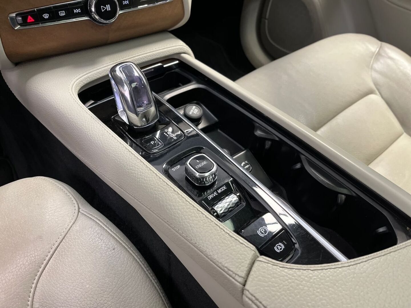 VOLVO XC90 28