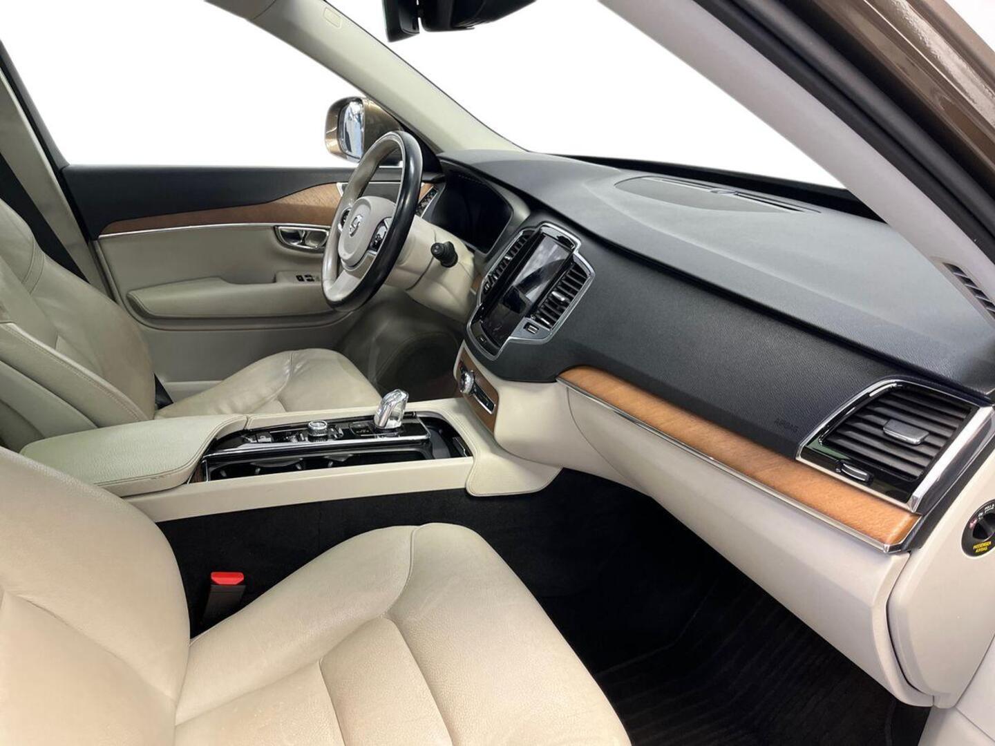 VOLVO XC90 9