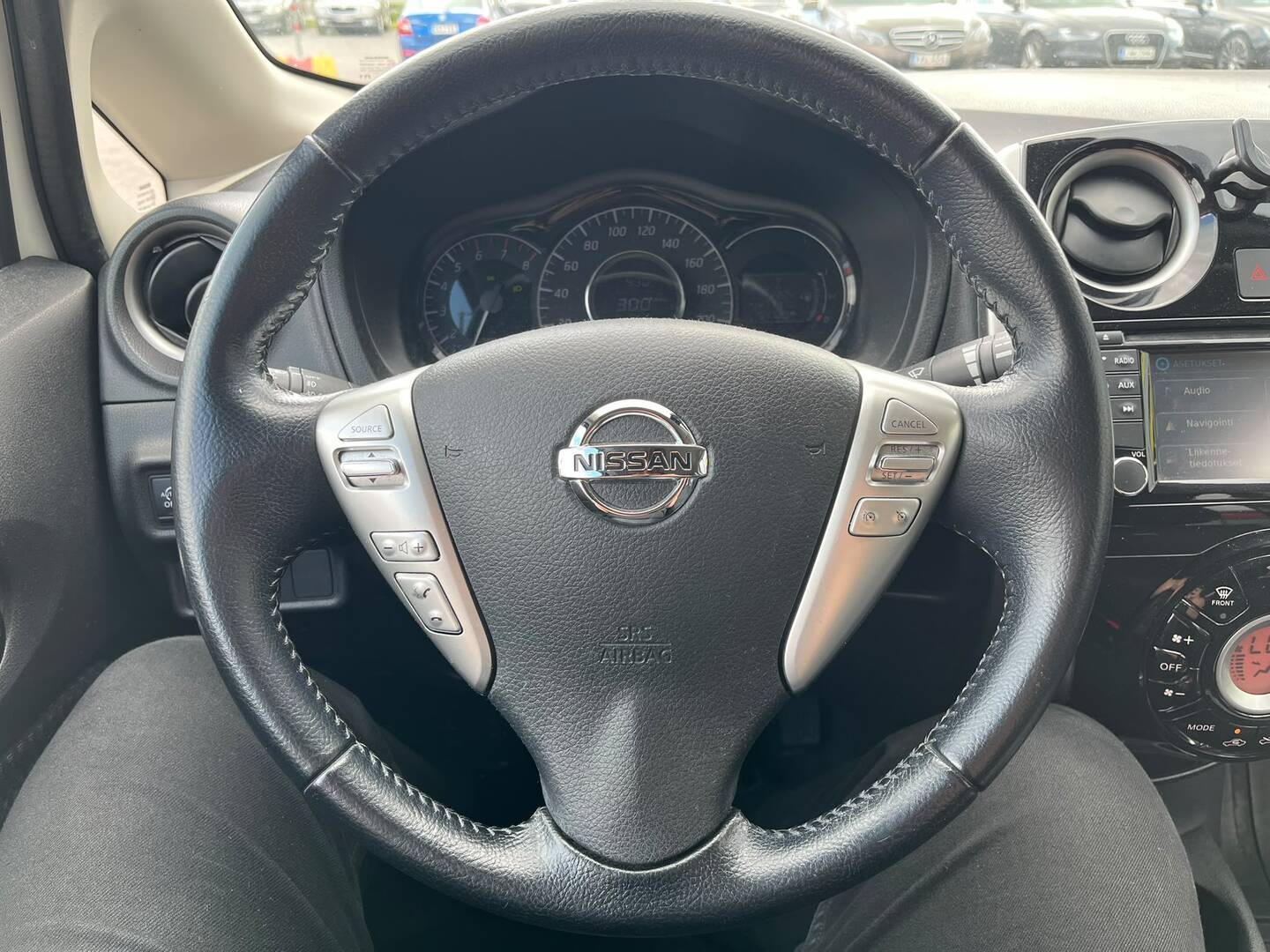 NISSAN Note 2015