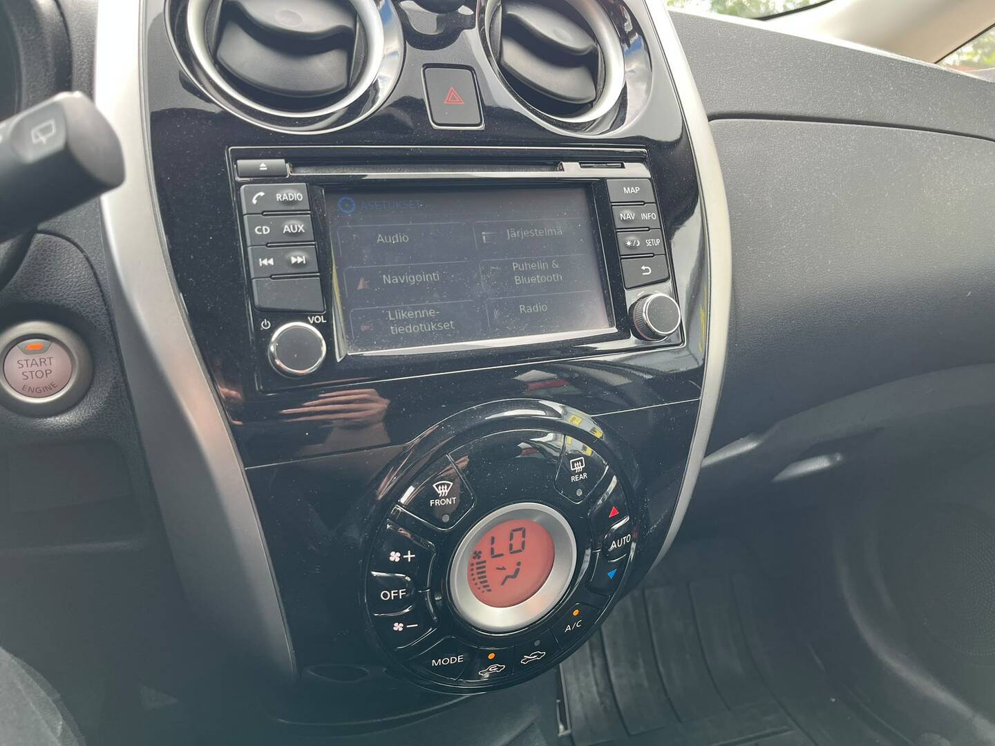 NISSAN Note 2015
