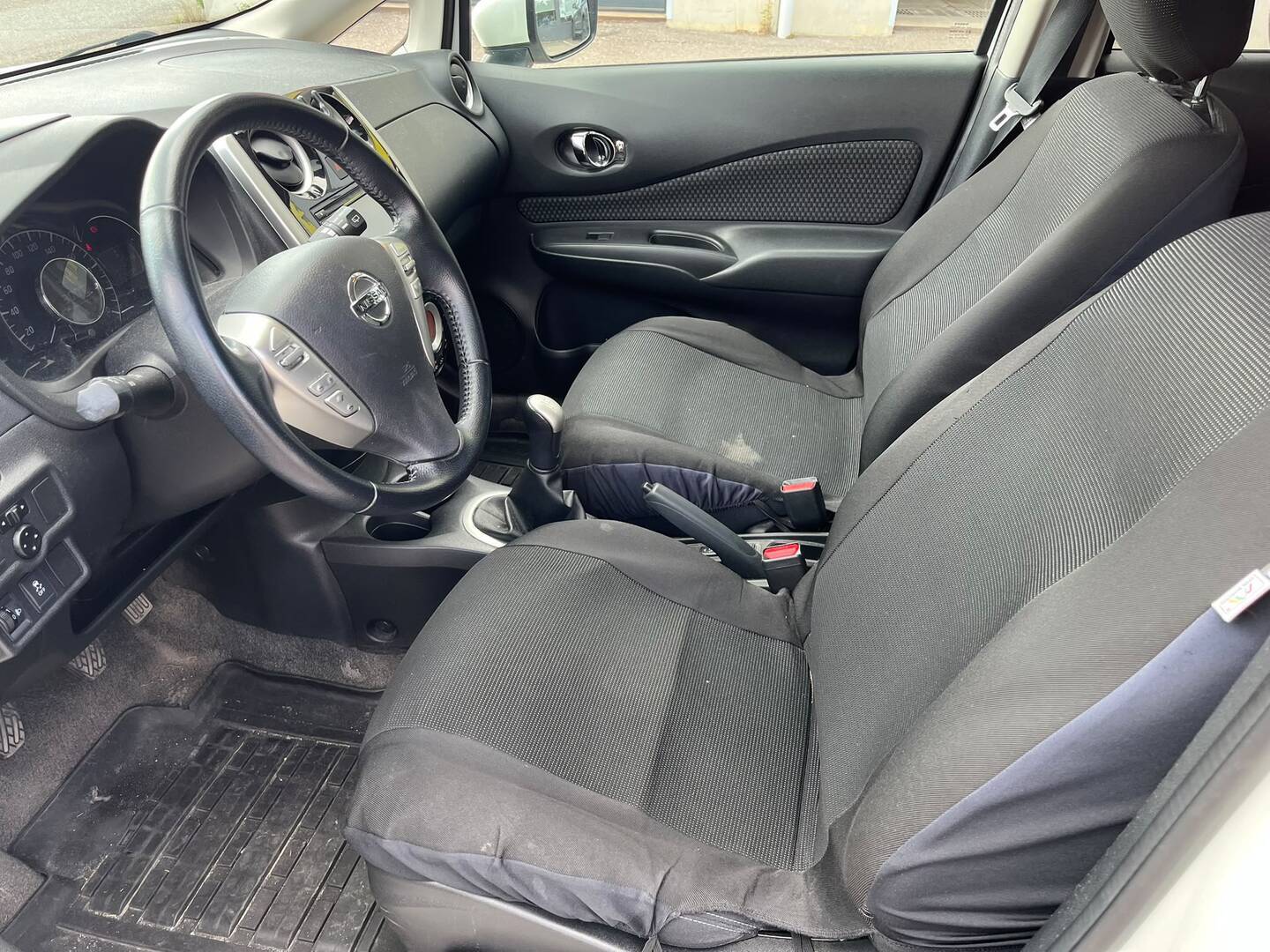 NISSAN Note 2015