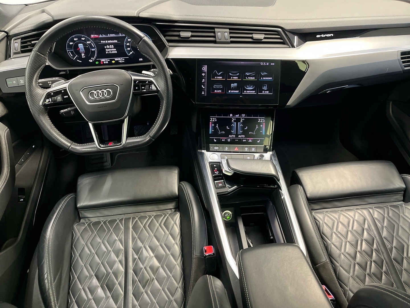 AUDI e-tron 2019