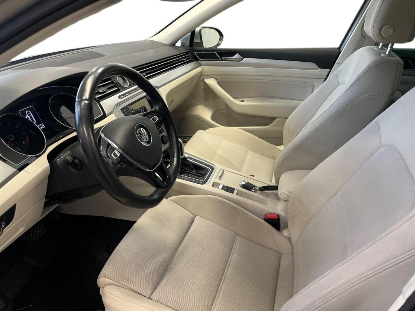 VOLKSWAGEN Passat 2016