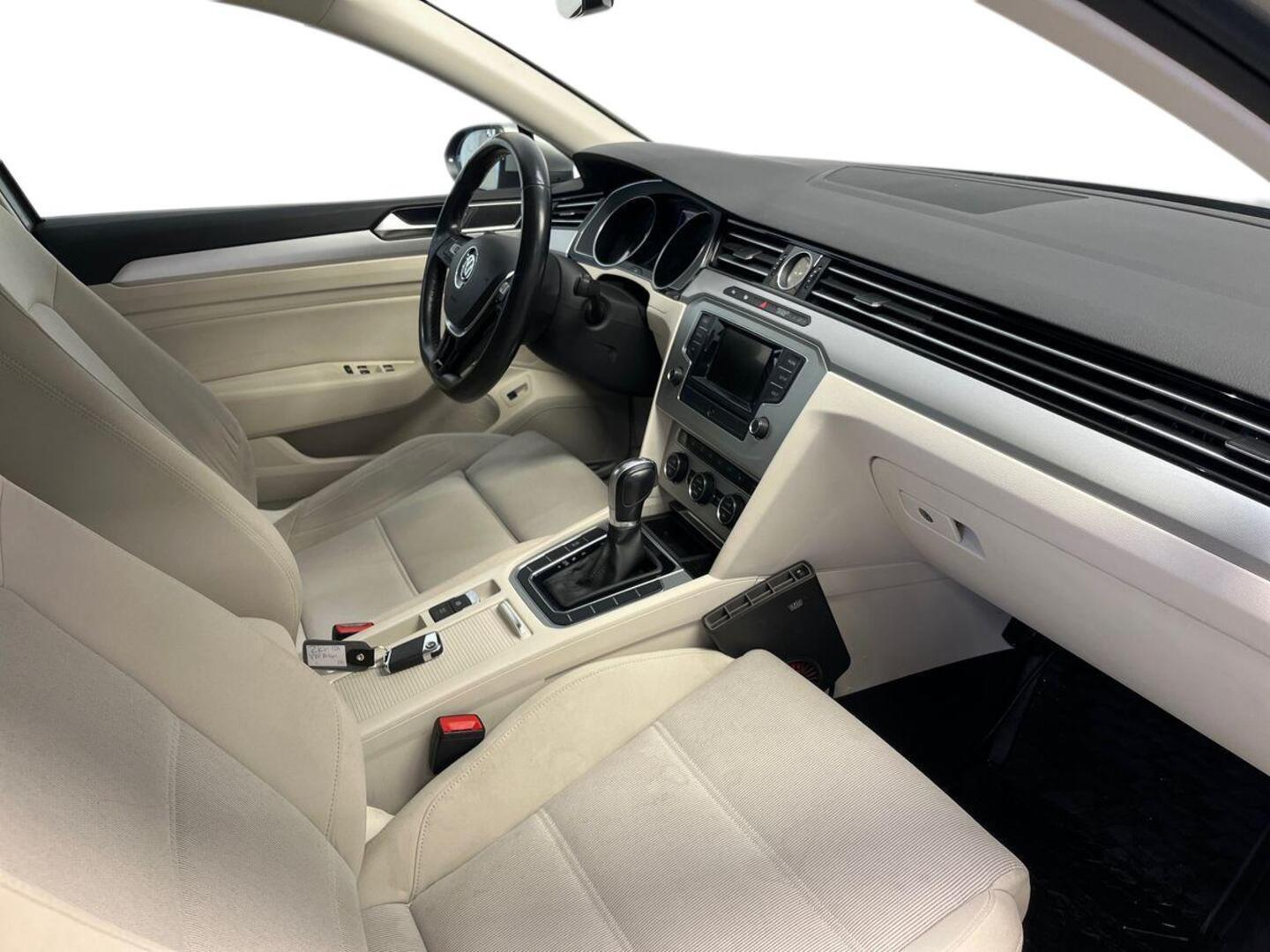 VOLKSWAGEN Passat 2016