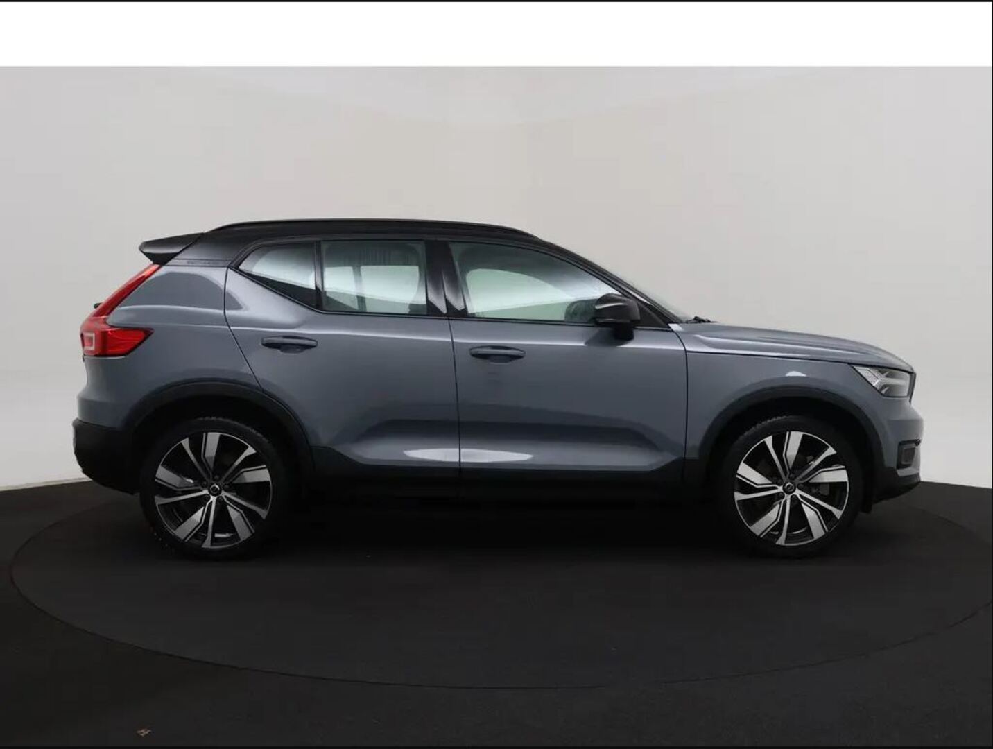VOLVO XC40 2021