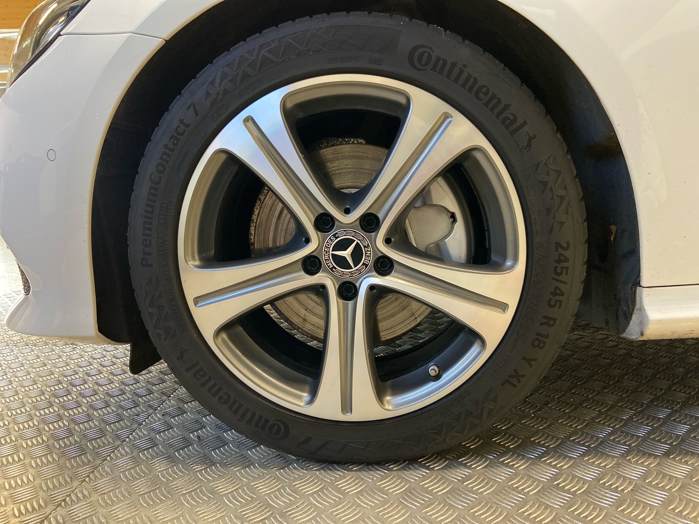 MERCEDES-BENZ E 2017