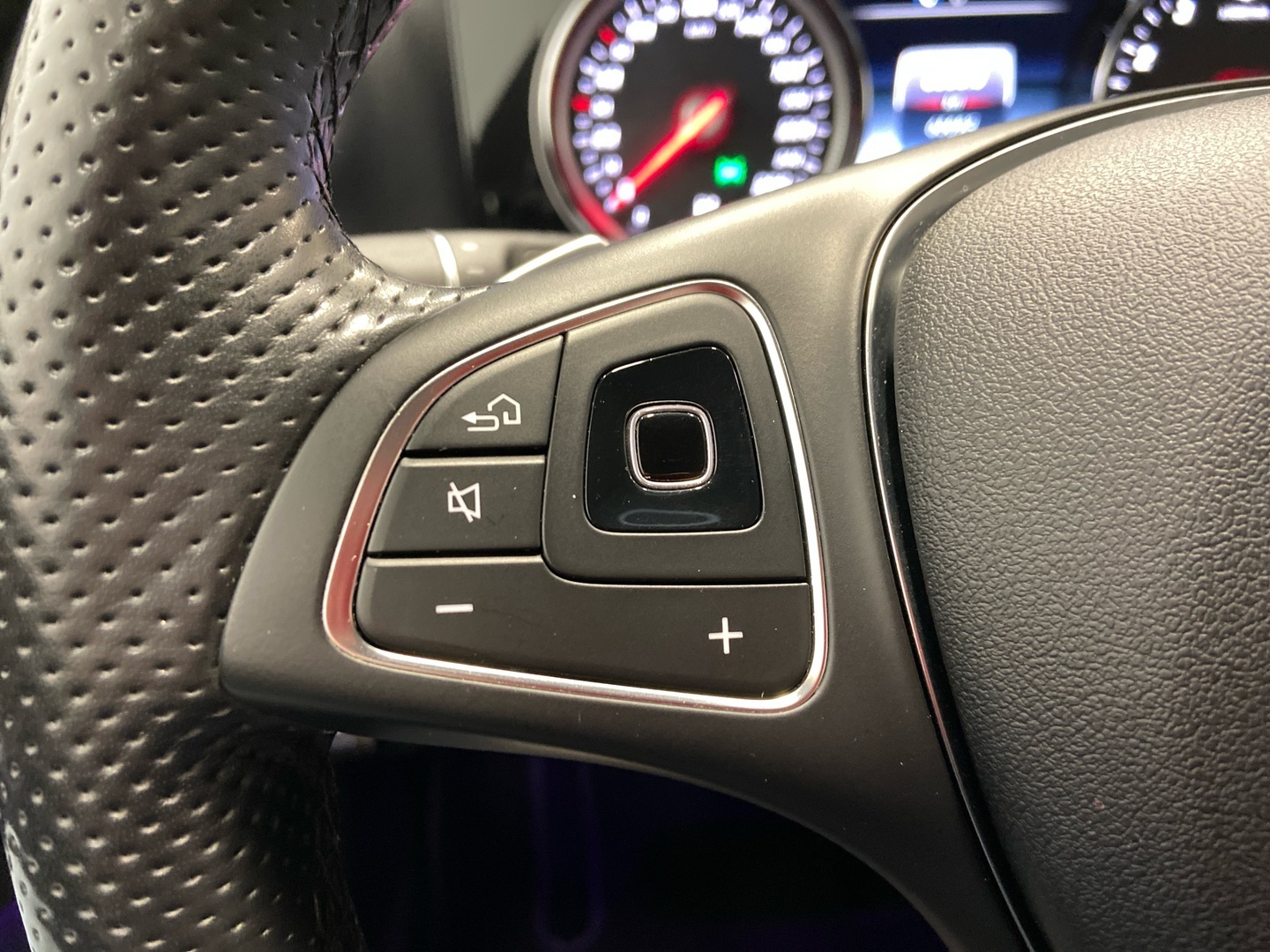 MERCEDES-BENZ E 2017