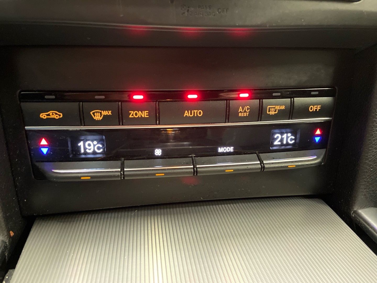 MERCEDES-BENZ E 2013