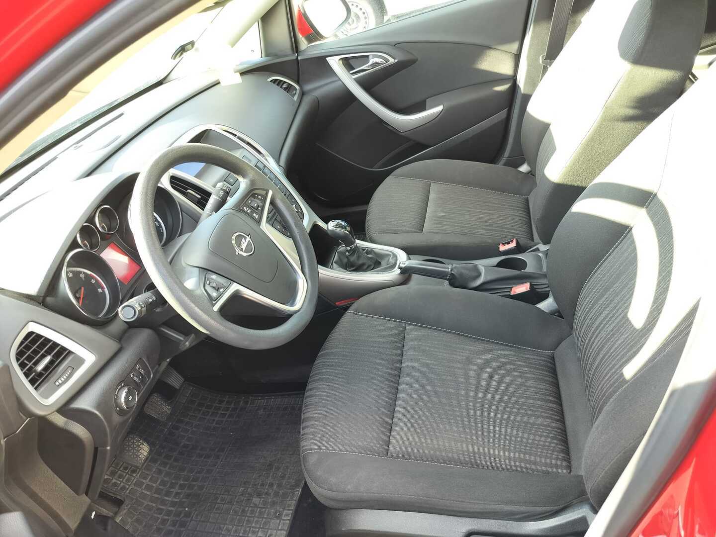 OPEL Astra 2011