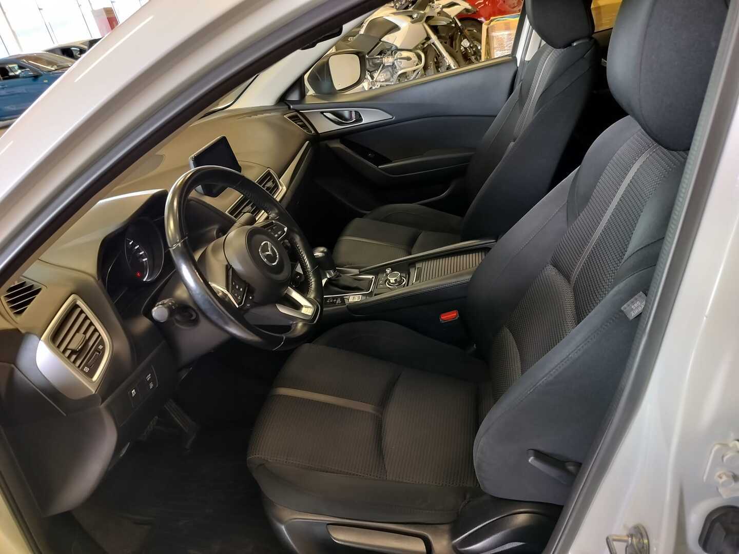 MAZDA Mazda3 2018
