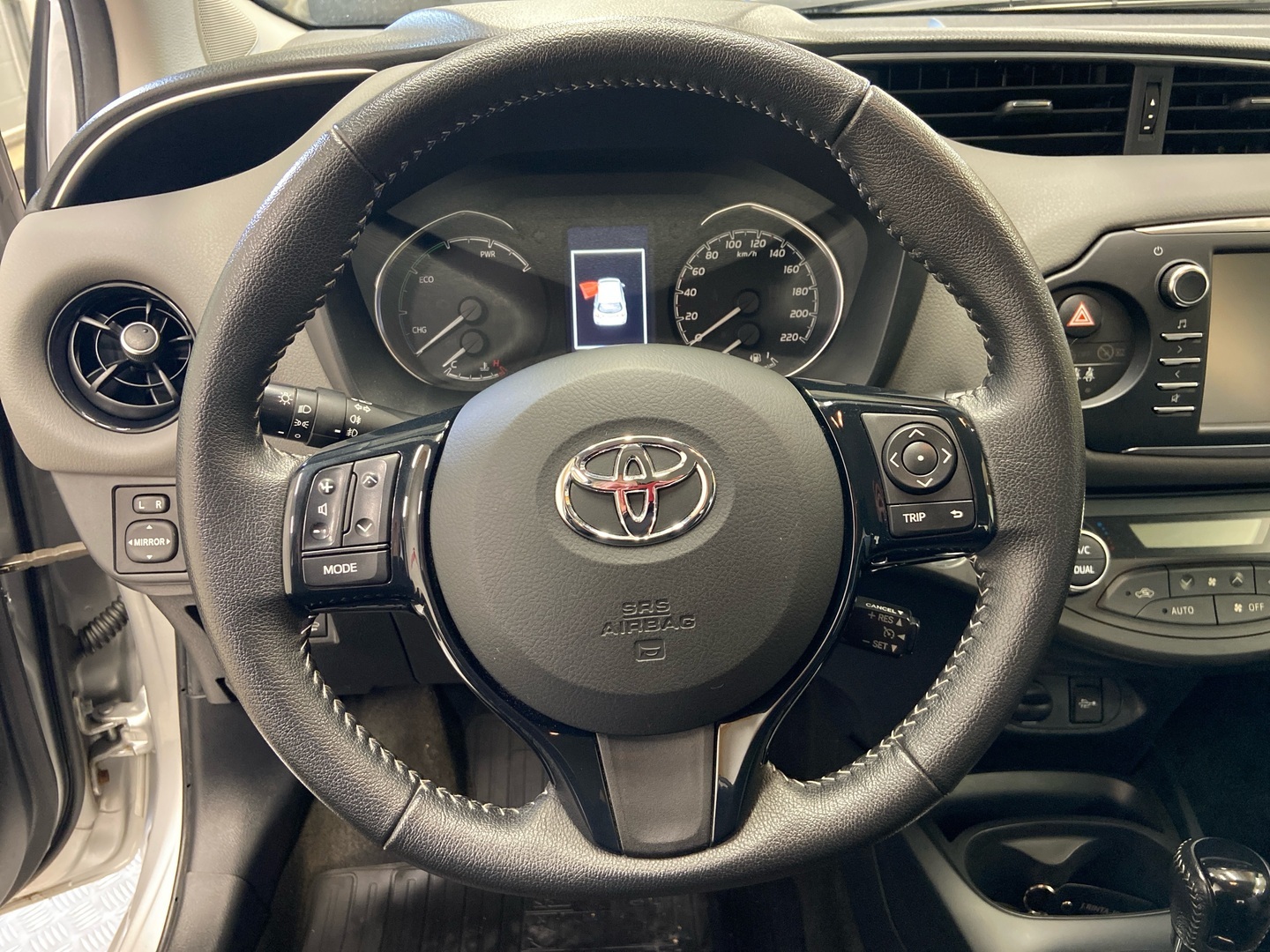 TOYOTA Yaris 2018
