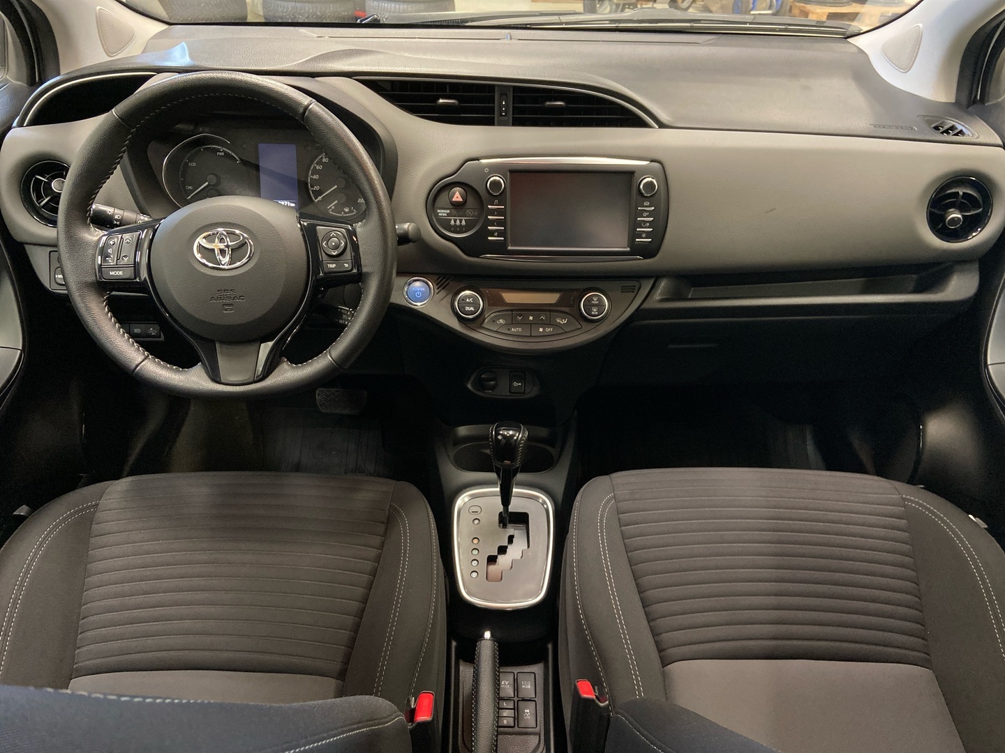 TOYOTA Yaris 2018