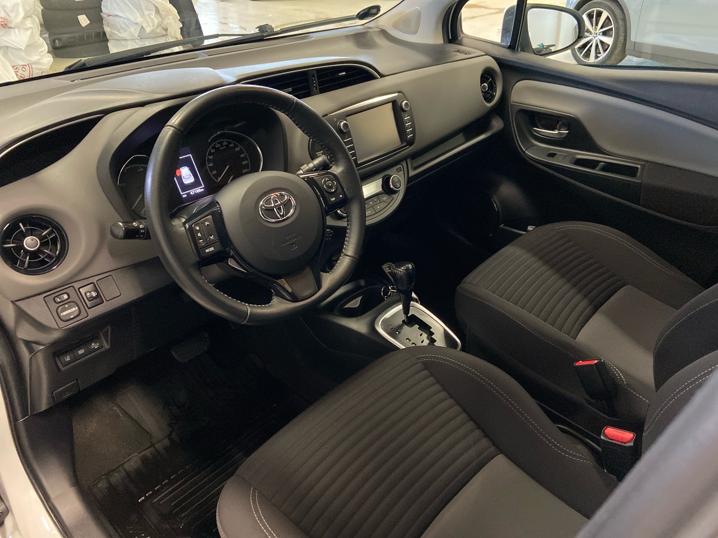 TOYOTA Yaris 2019