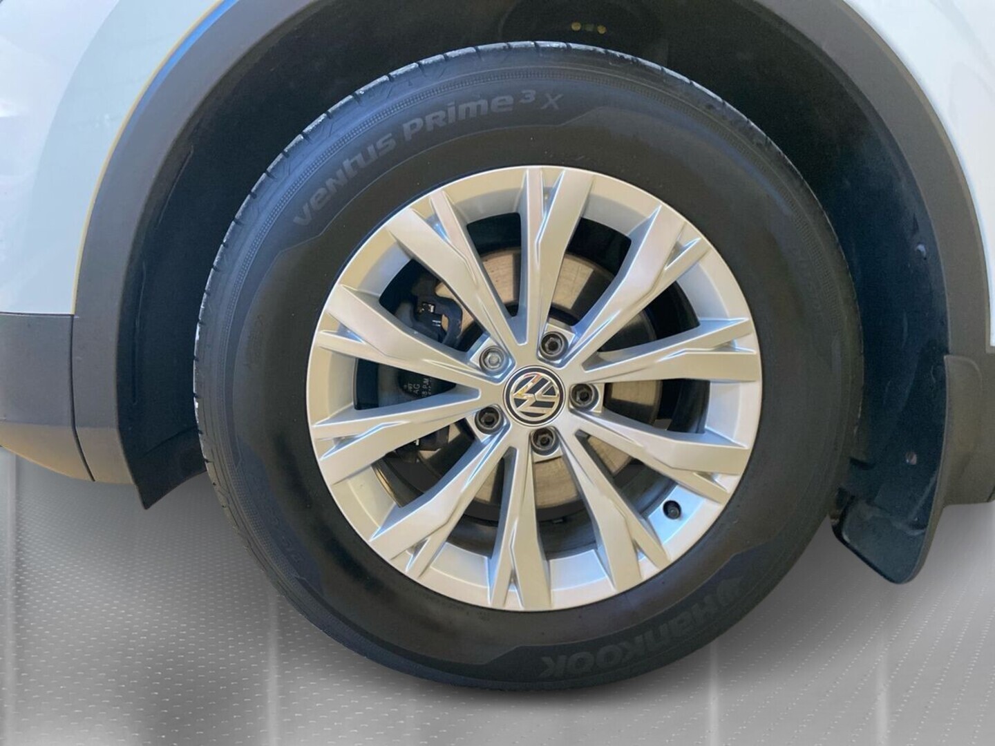 VOLKSWAGEN Tiguan 13