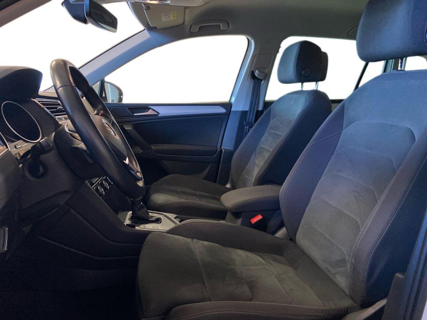VOLKSWAGEN Tiguan 9