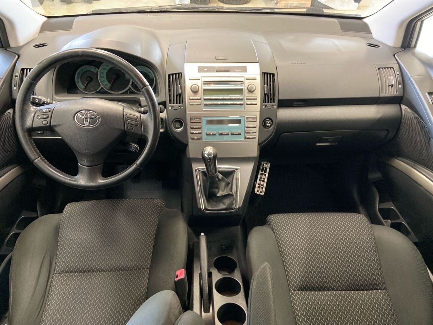 TOYOTA Corolla Verso 2008