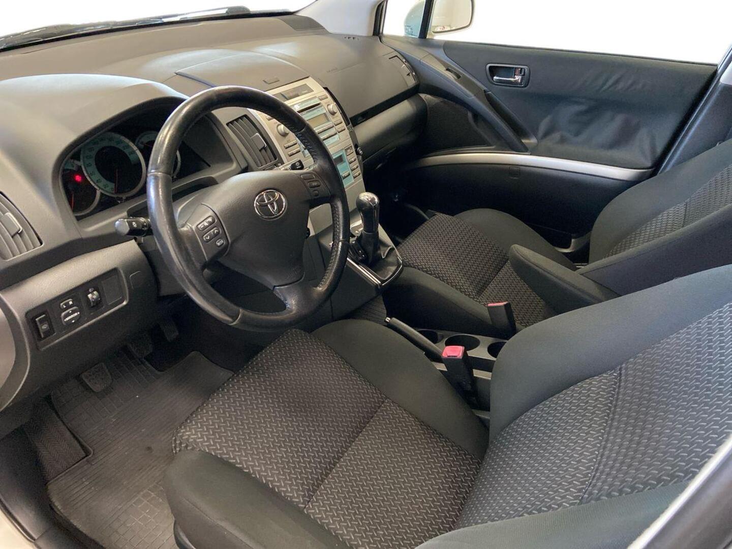 TOYOTA Corolla Verso 2008