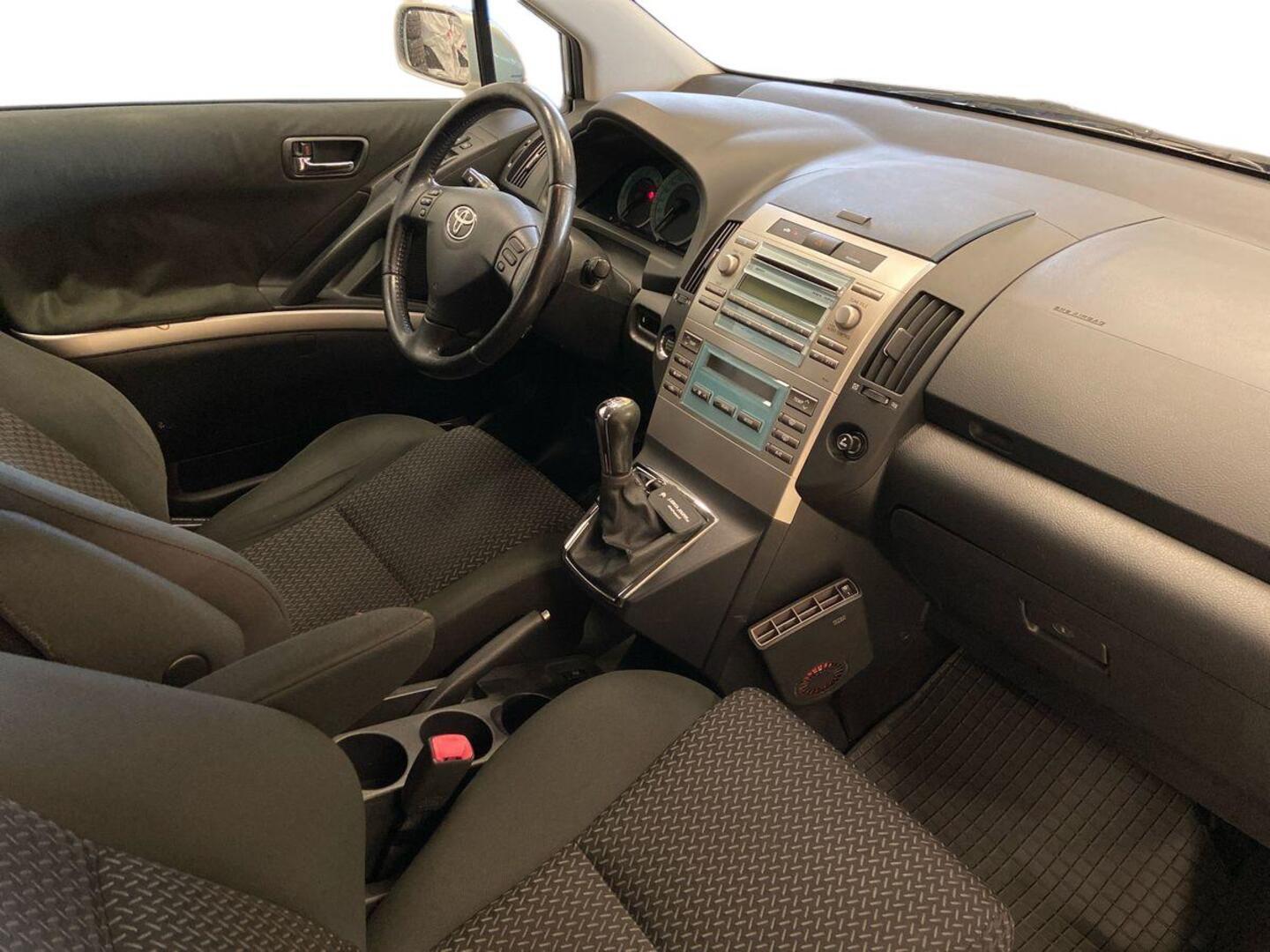 TOYOTA Corolla Verso 2008