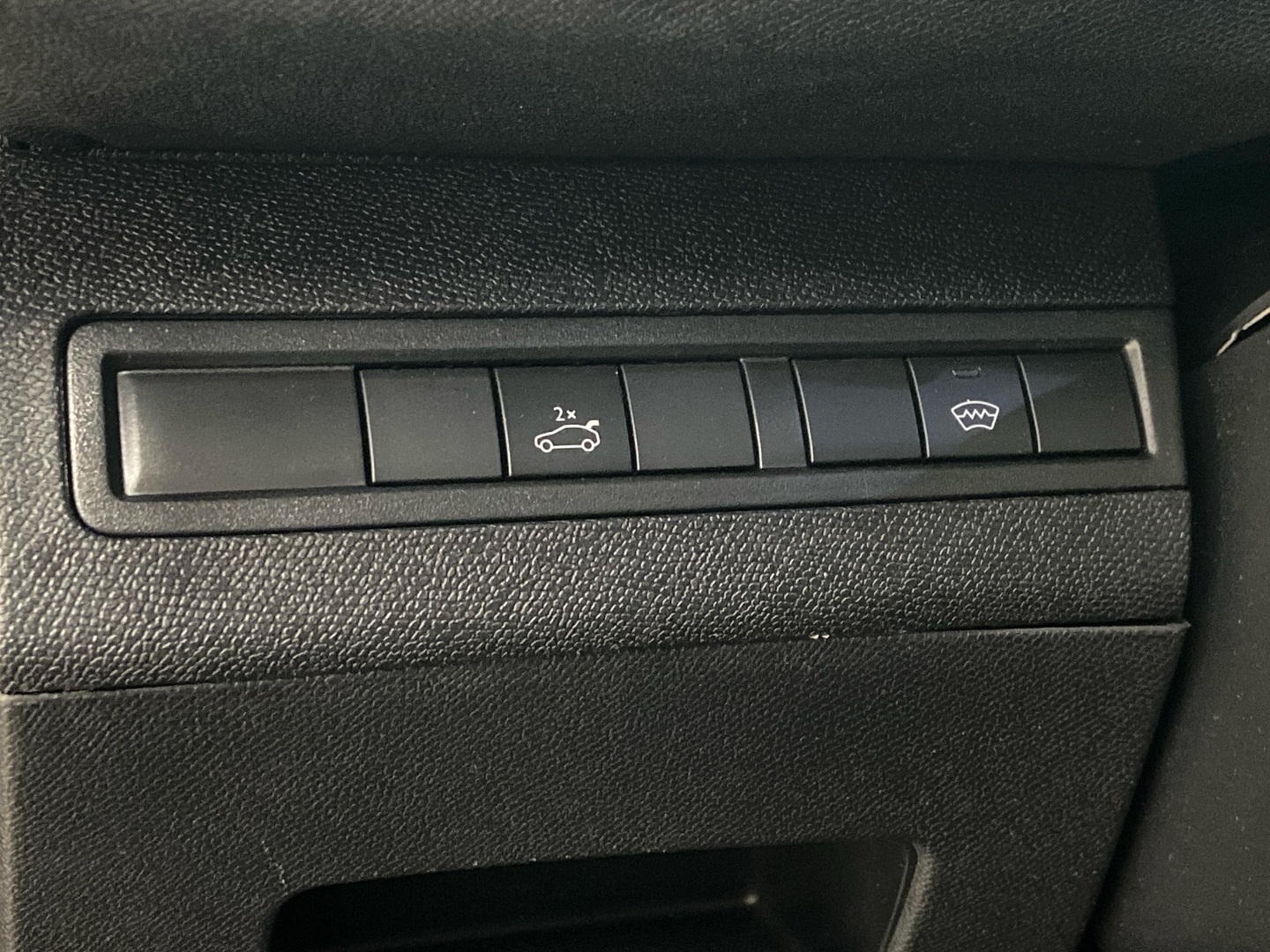 PEUGEOT 3008 2016