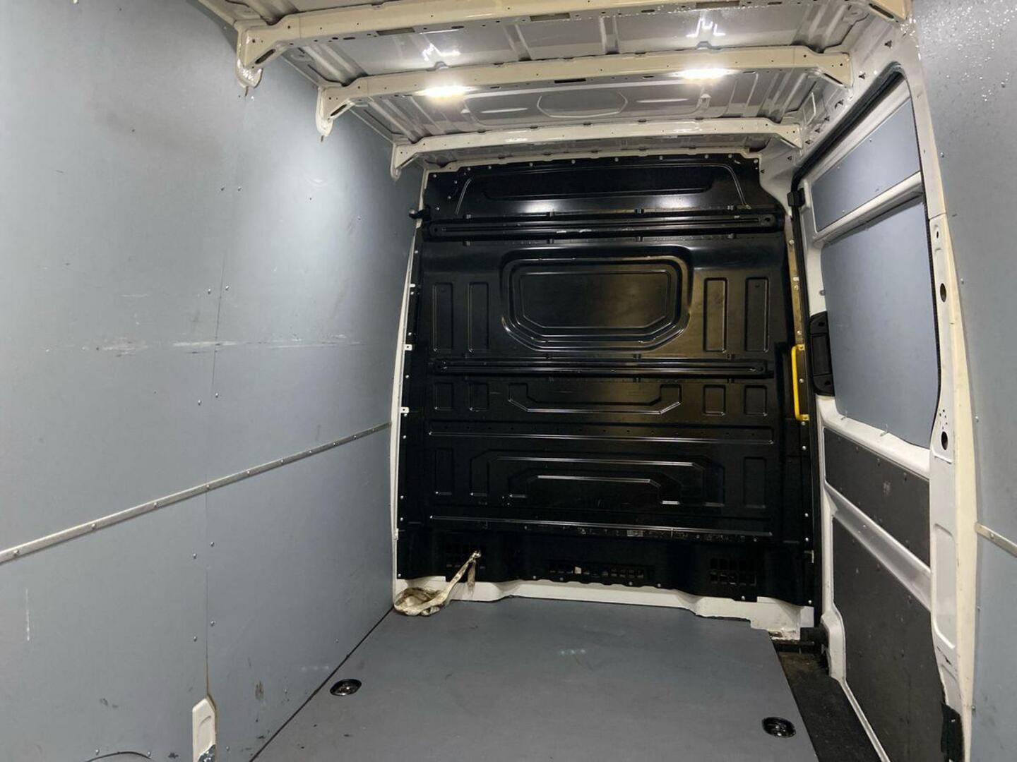 VOLKSWAGEN Crafter 10