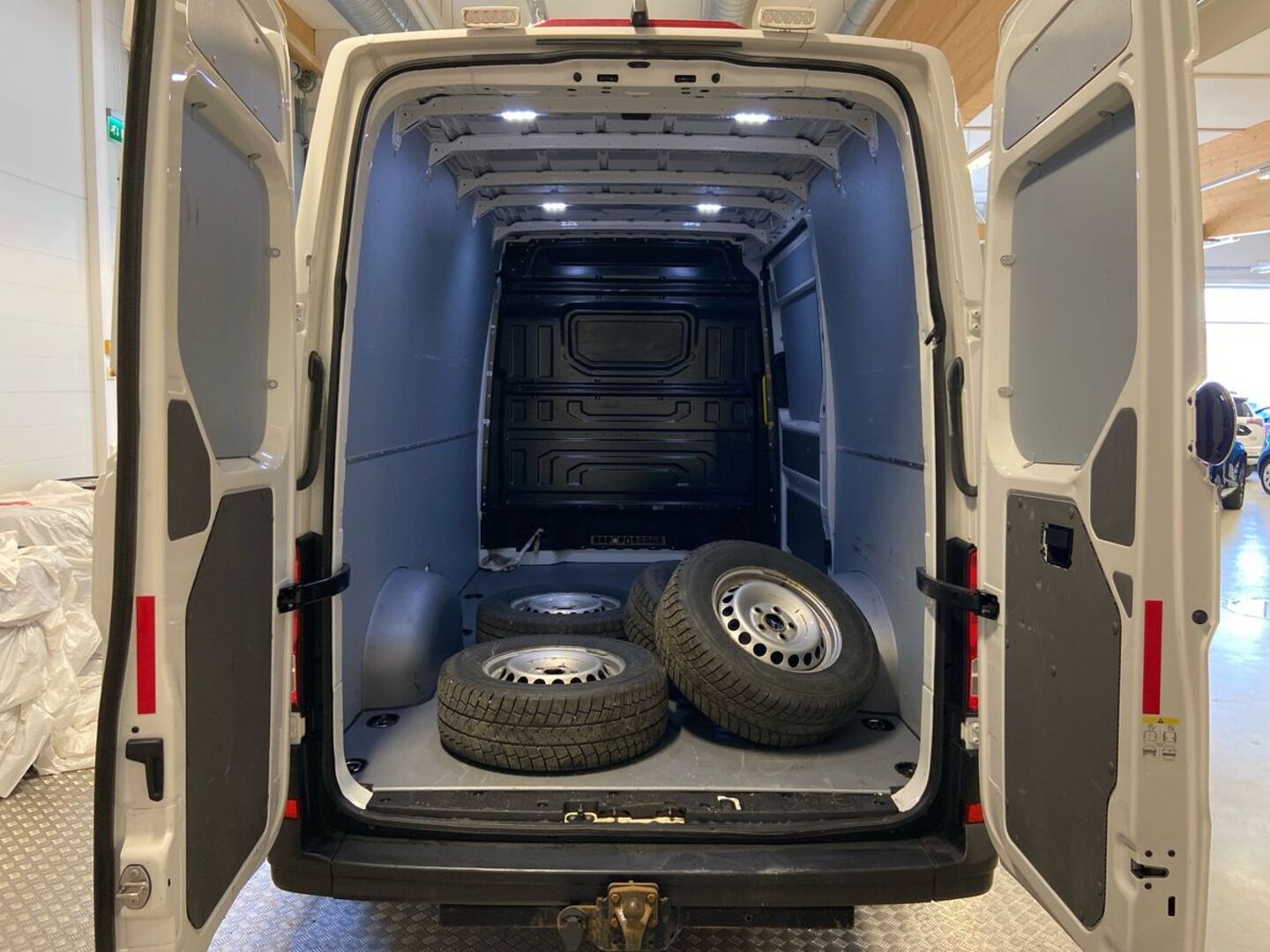 VOLKSWAGEN Crafter 11