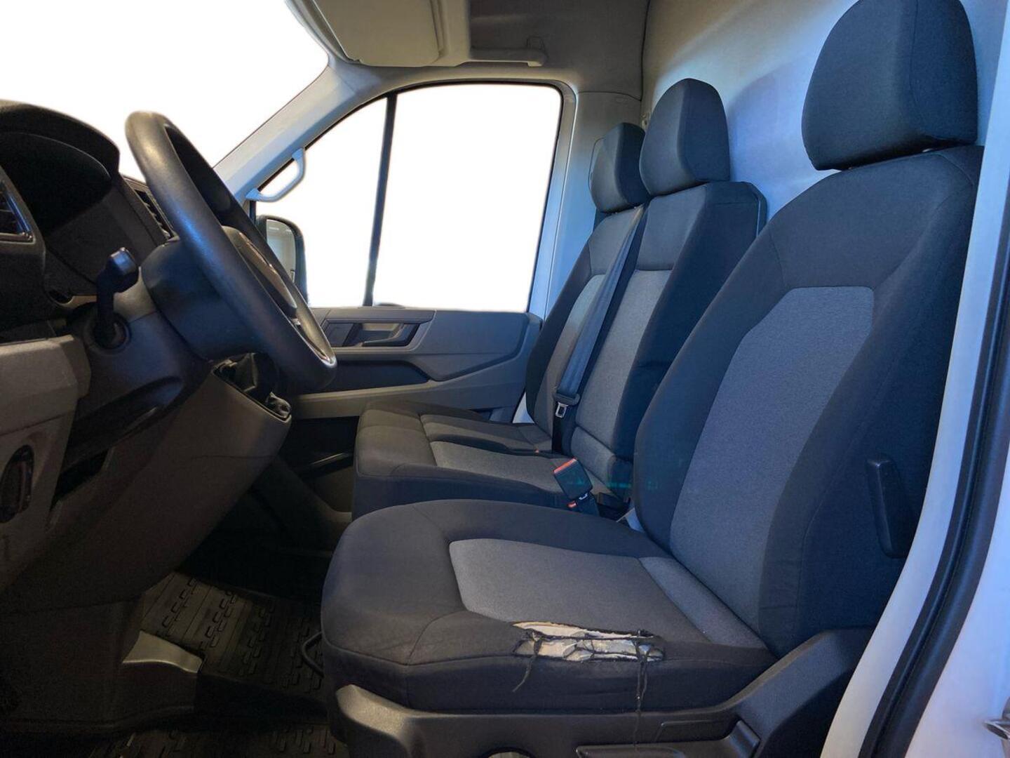 VOLKSWAGEN Crafter 9