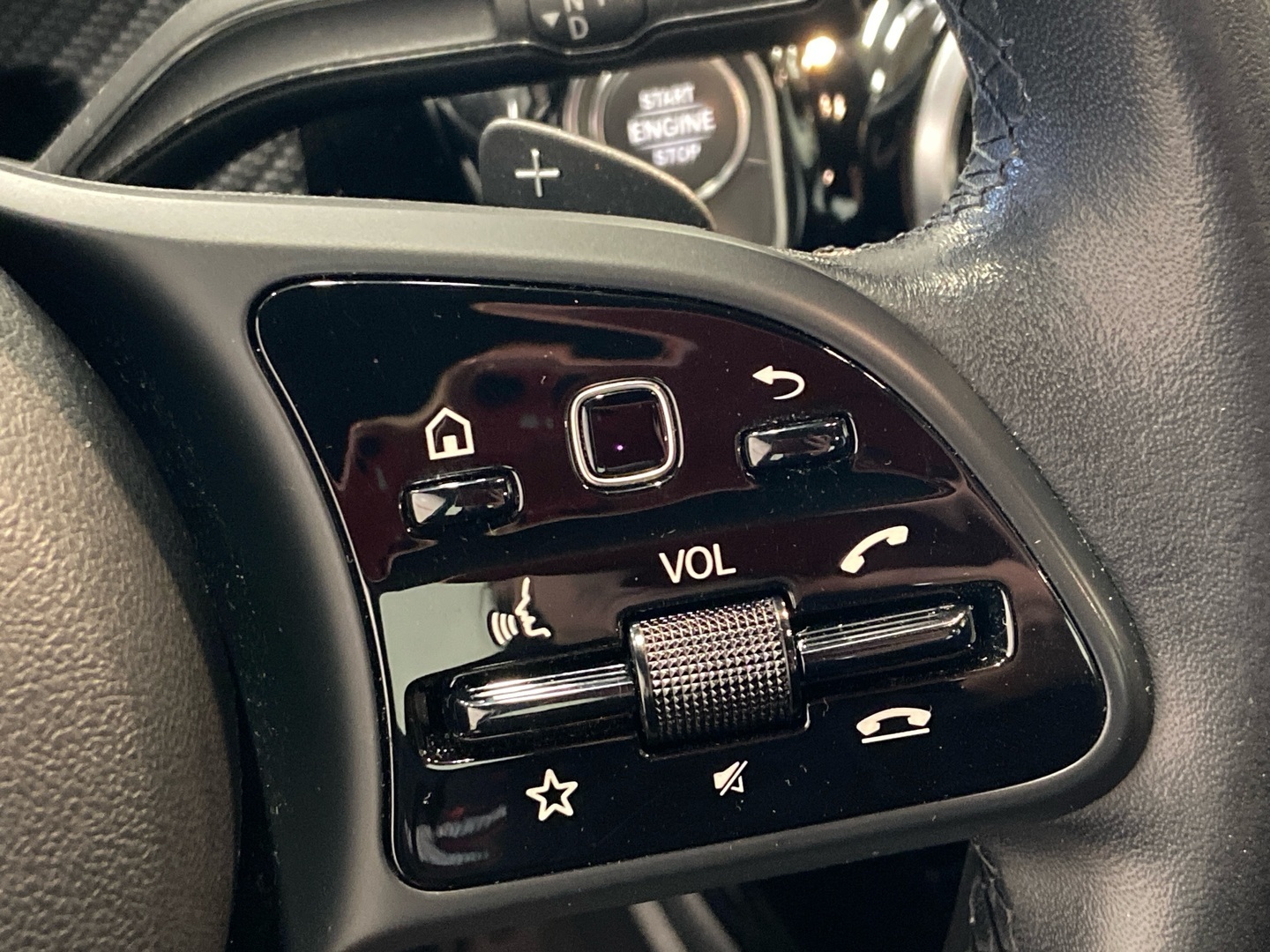 MERCEDES-BENZ A 2019