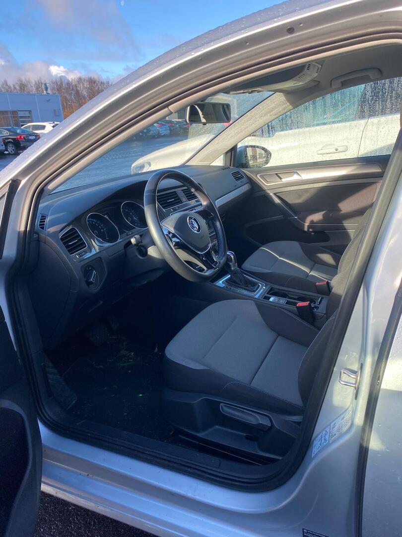 VOLKSWAGEN Golf 2016
