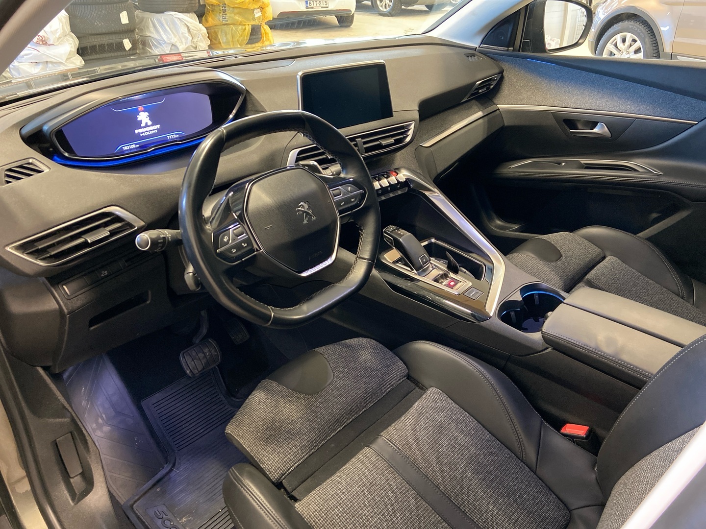 PEUGEOT 5008 2019