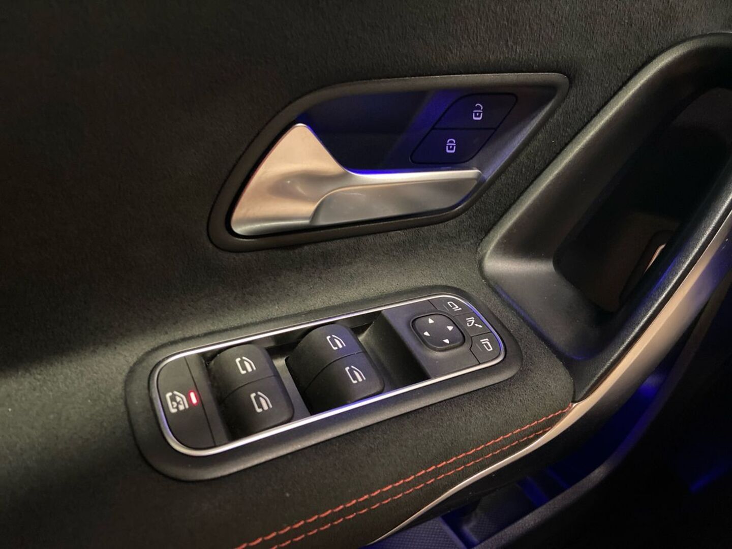 MERCEDES-BENZ A 2023