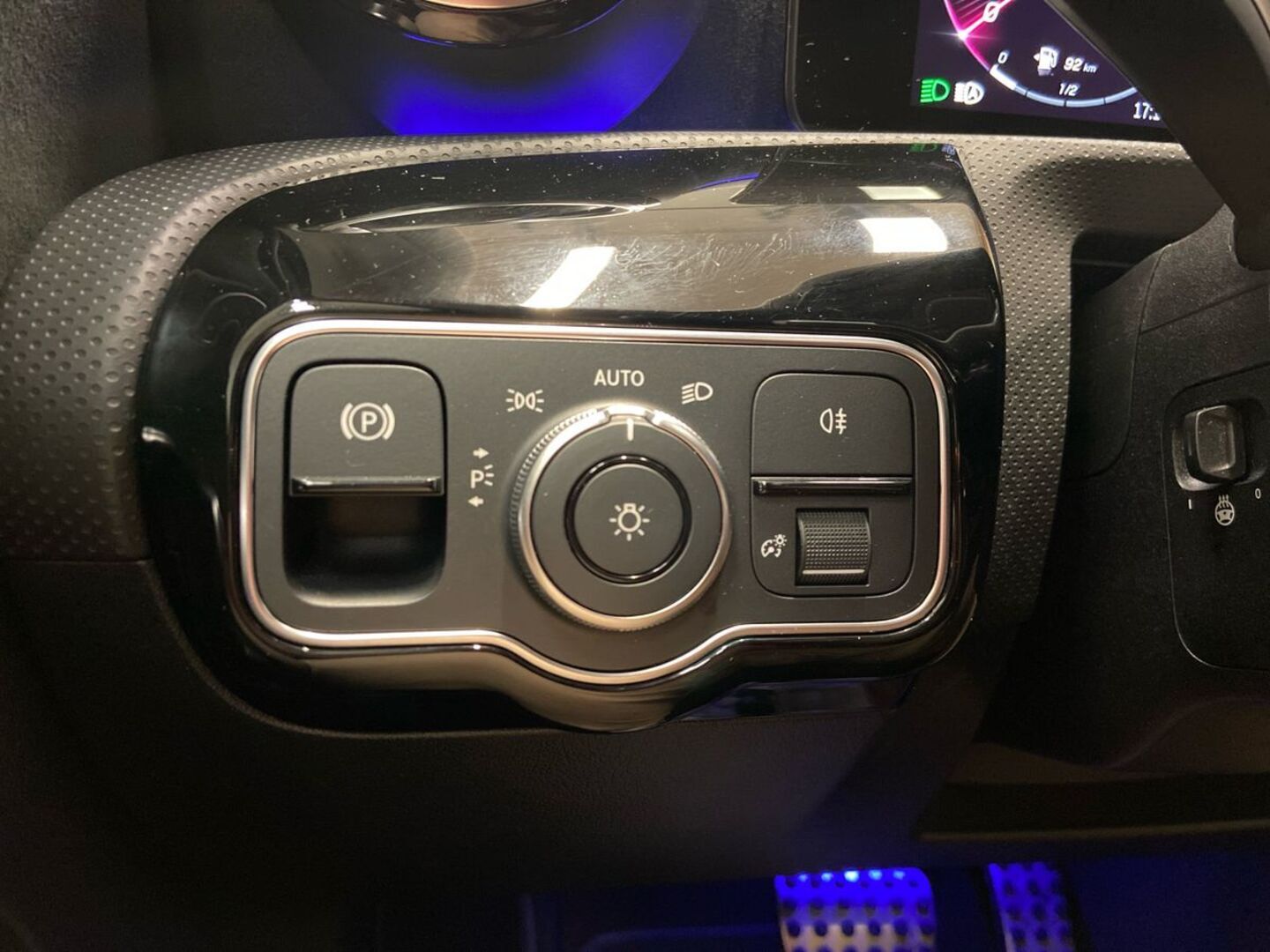 MERCEDES-BENZ A 2023